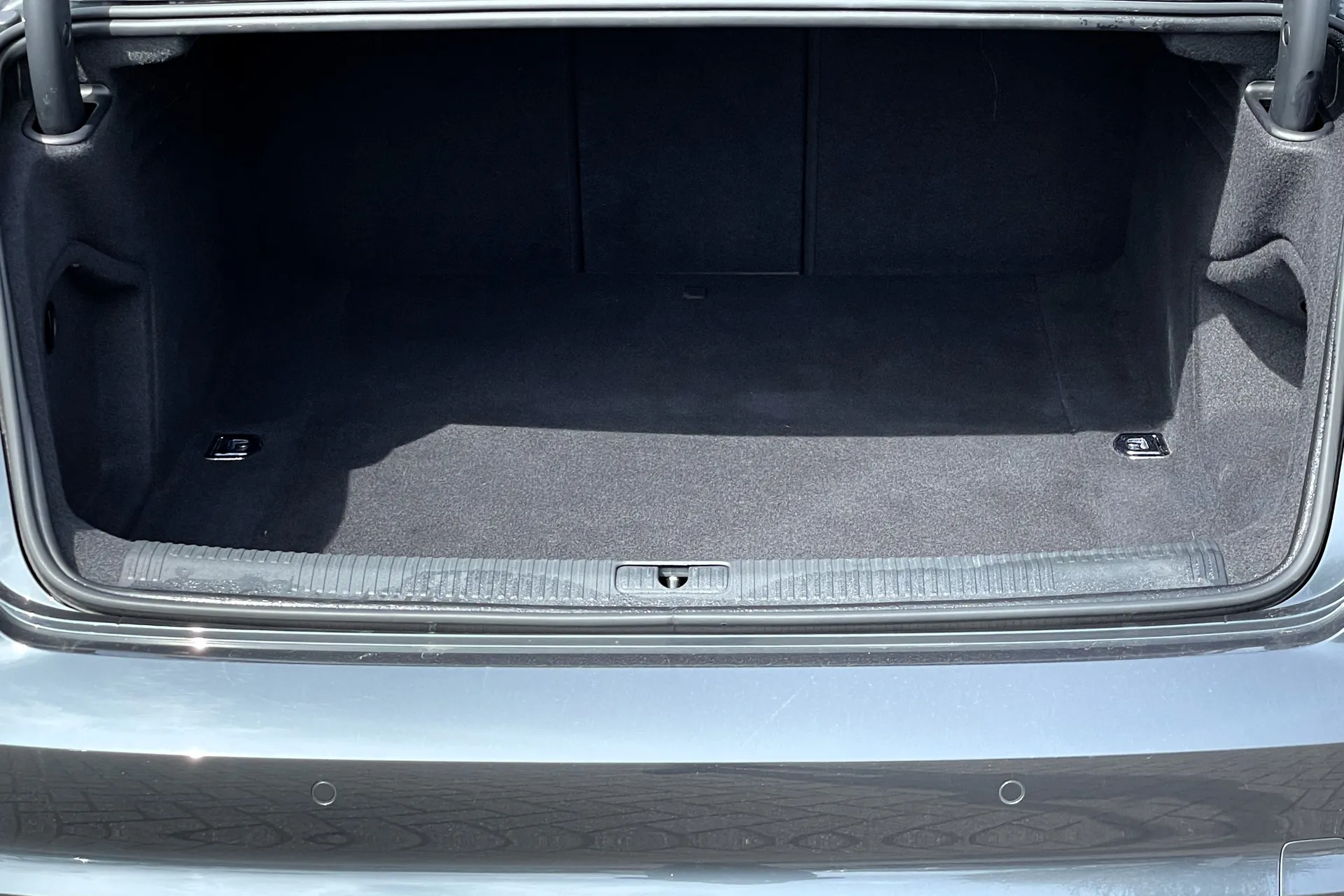 Audi A4 thumbnail image number 43
