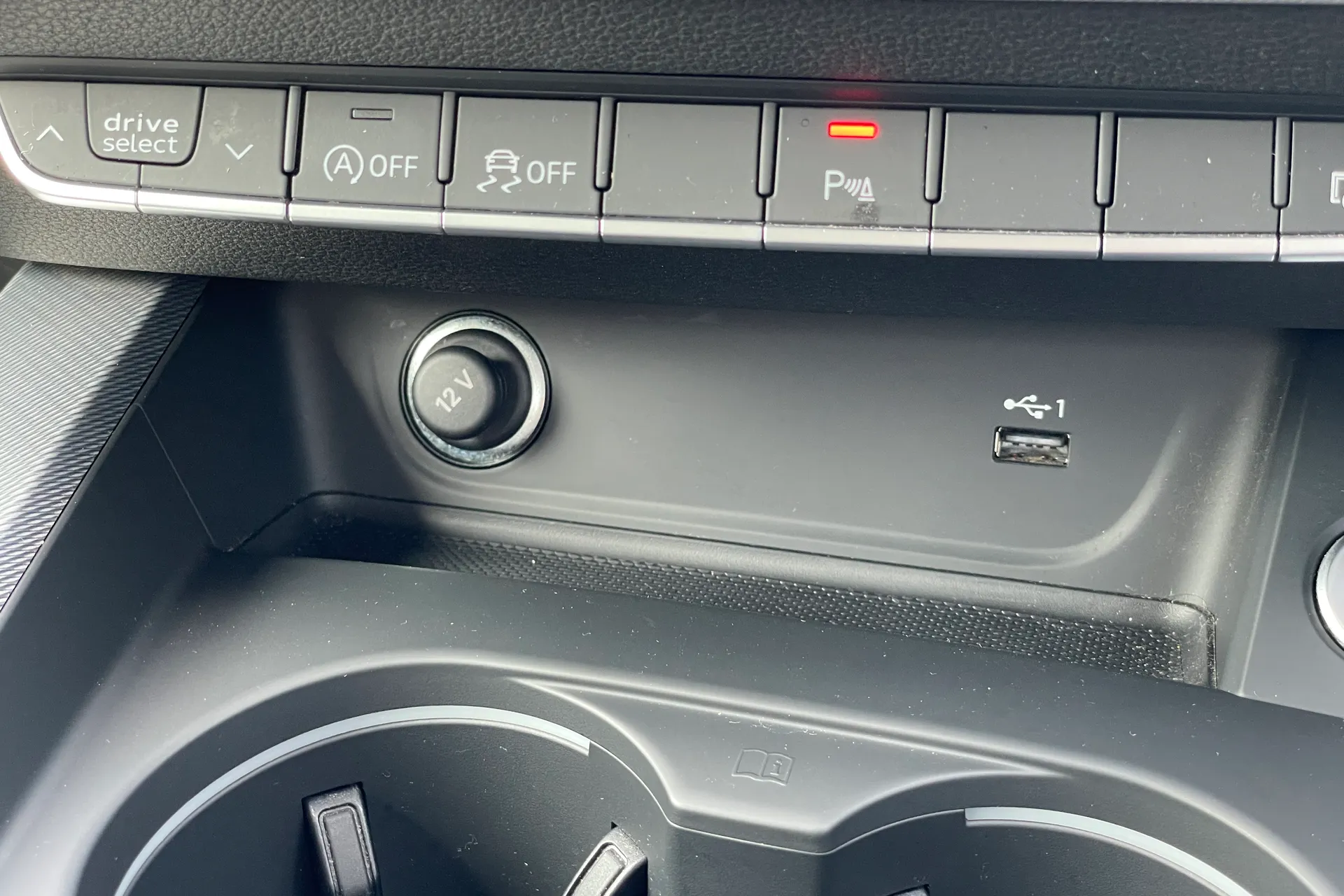 Audi A4 thumbnail image number 34