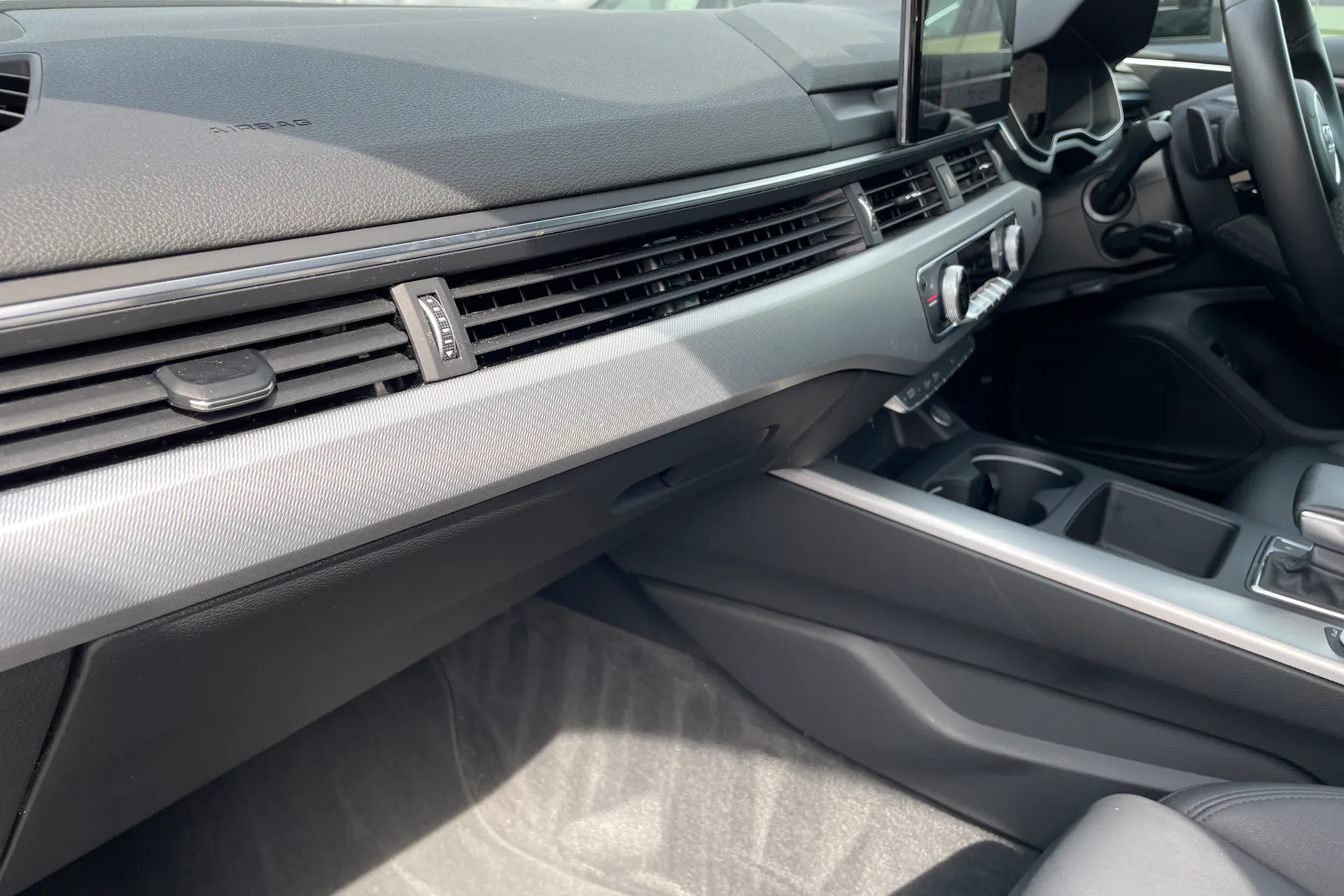 Audi A4 thumbnail image number 20
