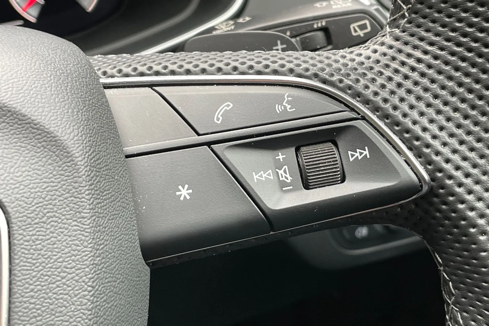 Audi Q5 thumbnail image number 36