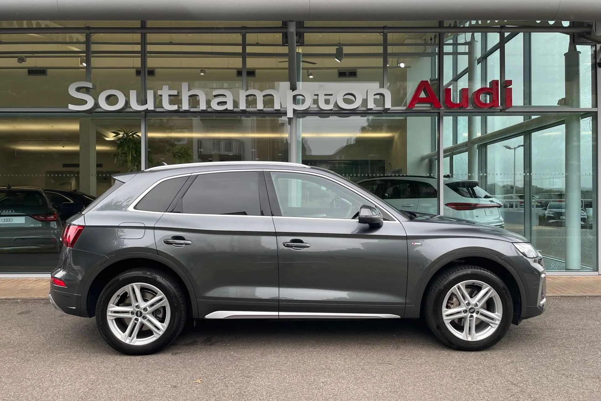 Audi Q5 thumbnail image number 2
