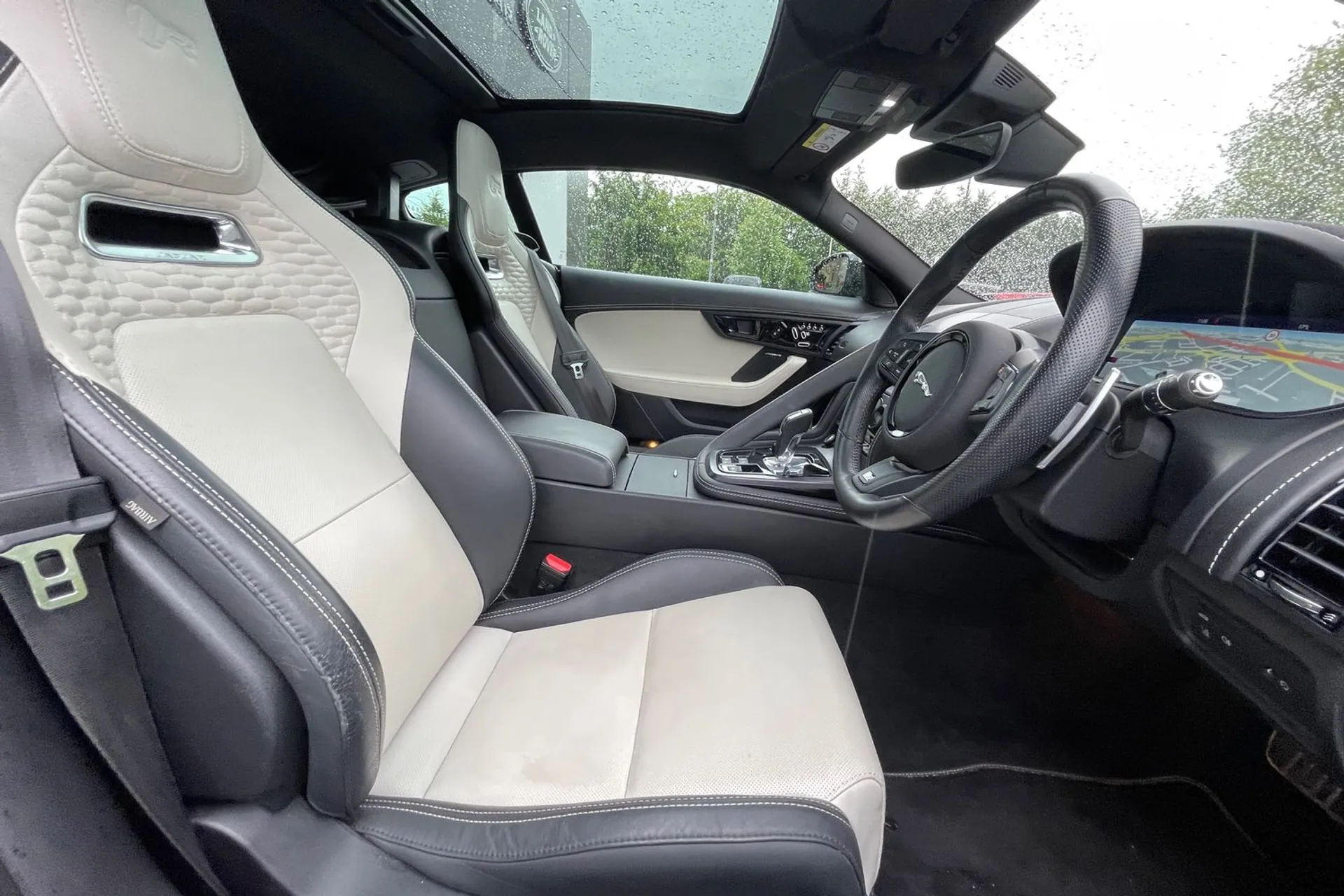 Jaguar F-TYPE thumbnail image number 9