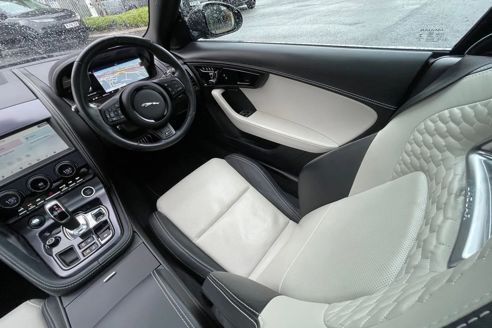 Jaguar F-TYPE thumbnail image number 13