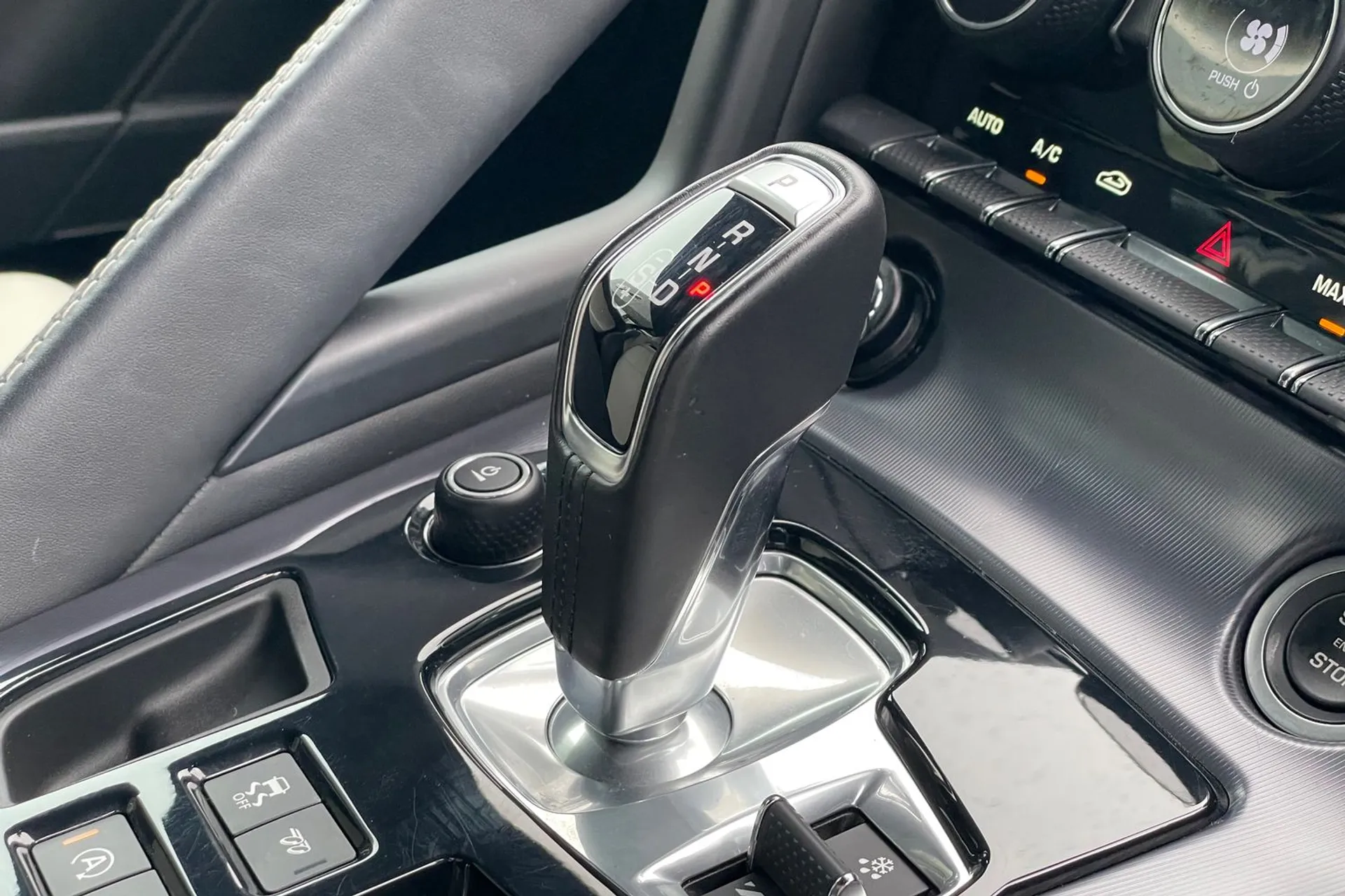 Jaguar F-TYPE thumbnail image number 20