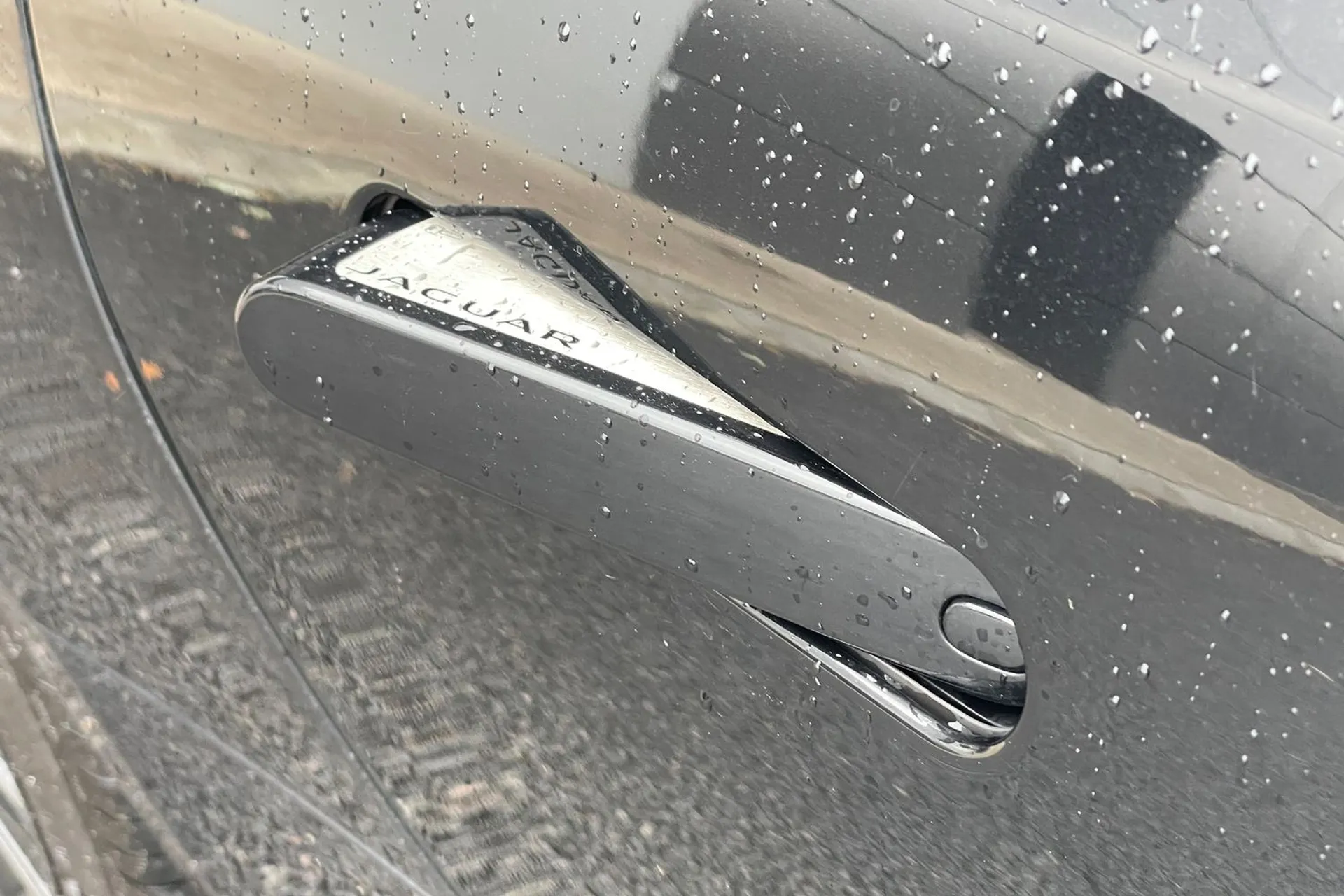 Jaguar F-TYPE thumbnail image number 37