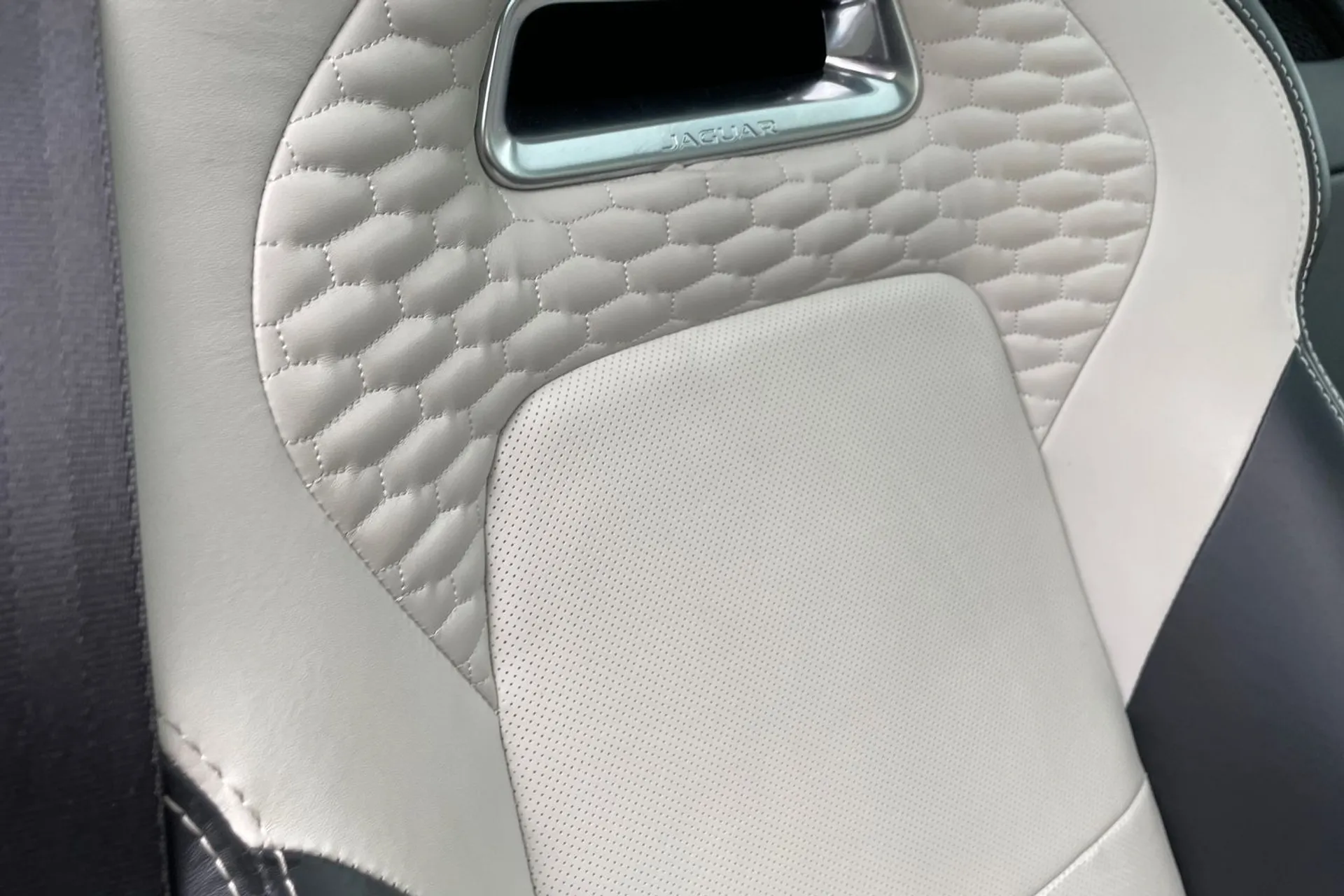 Jaguar F-TYPE thumbnail image number 35