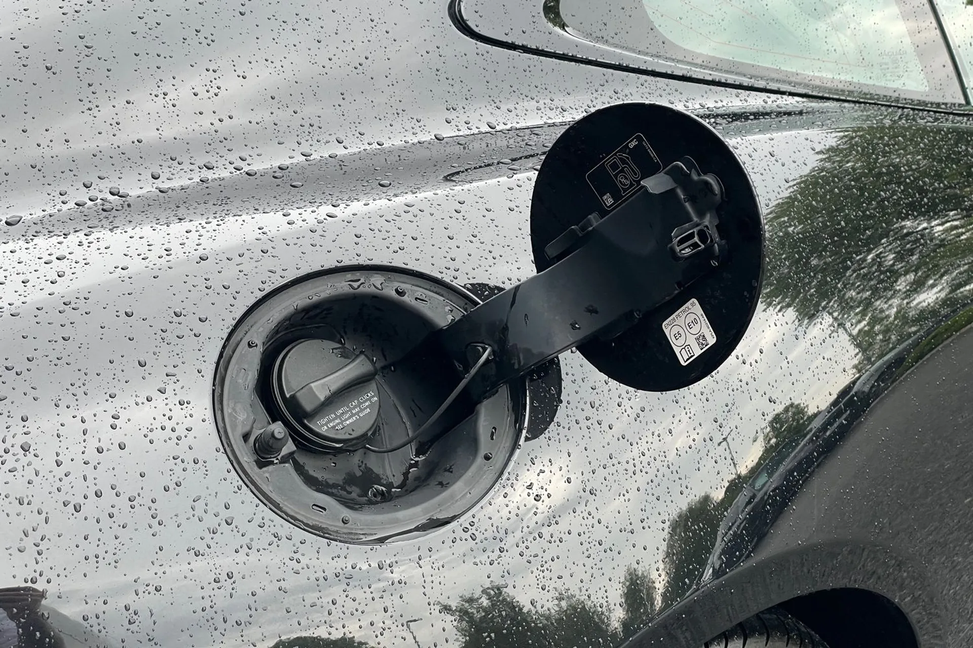 Jaguar F-TYPE thumbnail image number 42