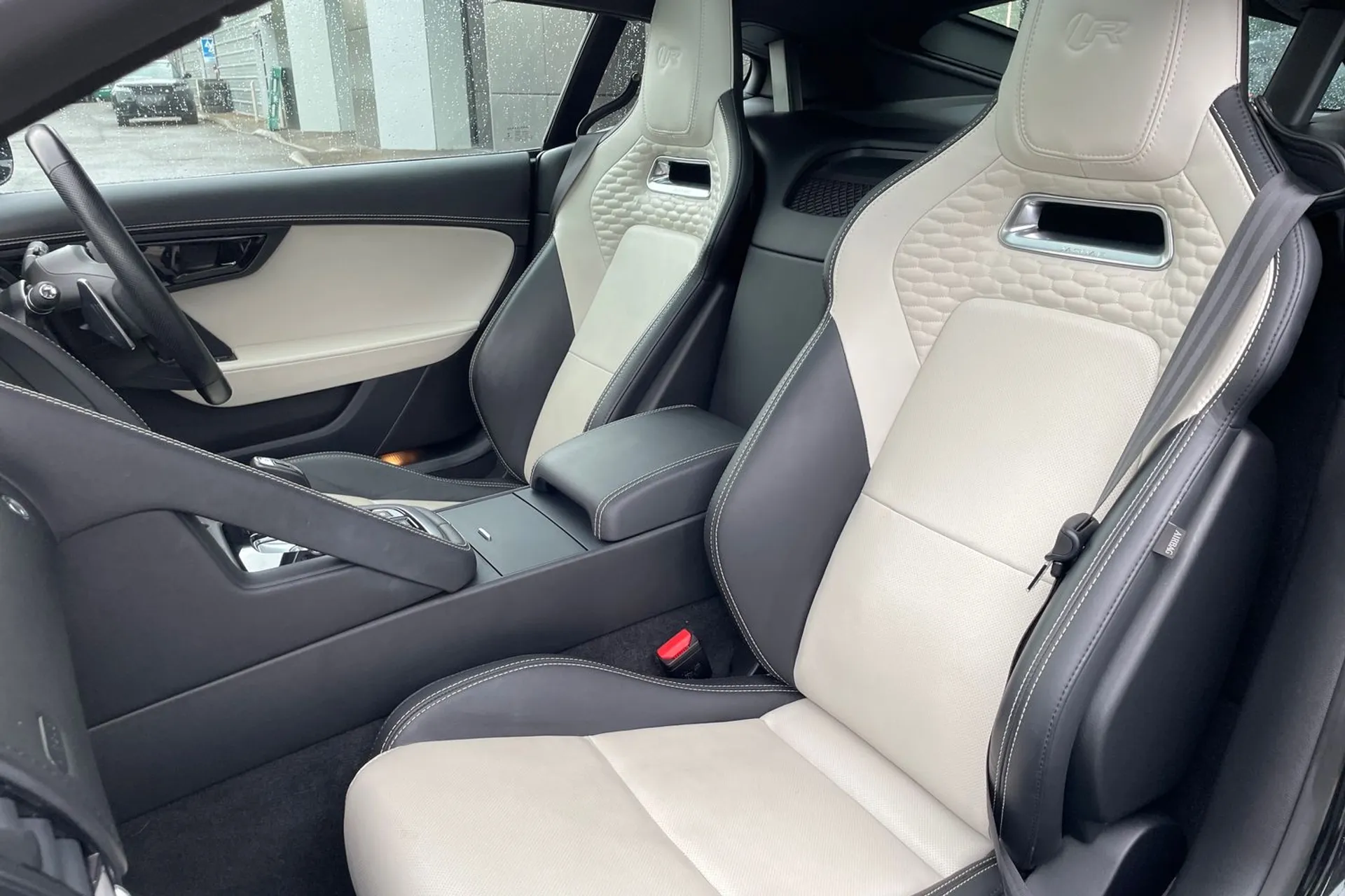 Jaguar F-TYPE thumbnail image number 50