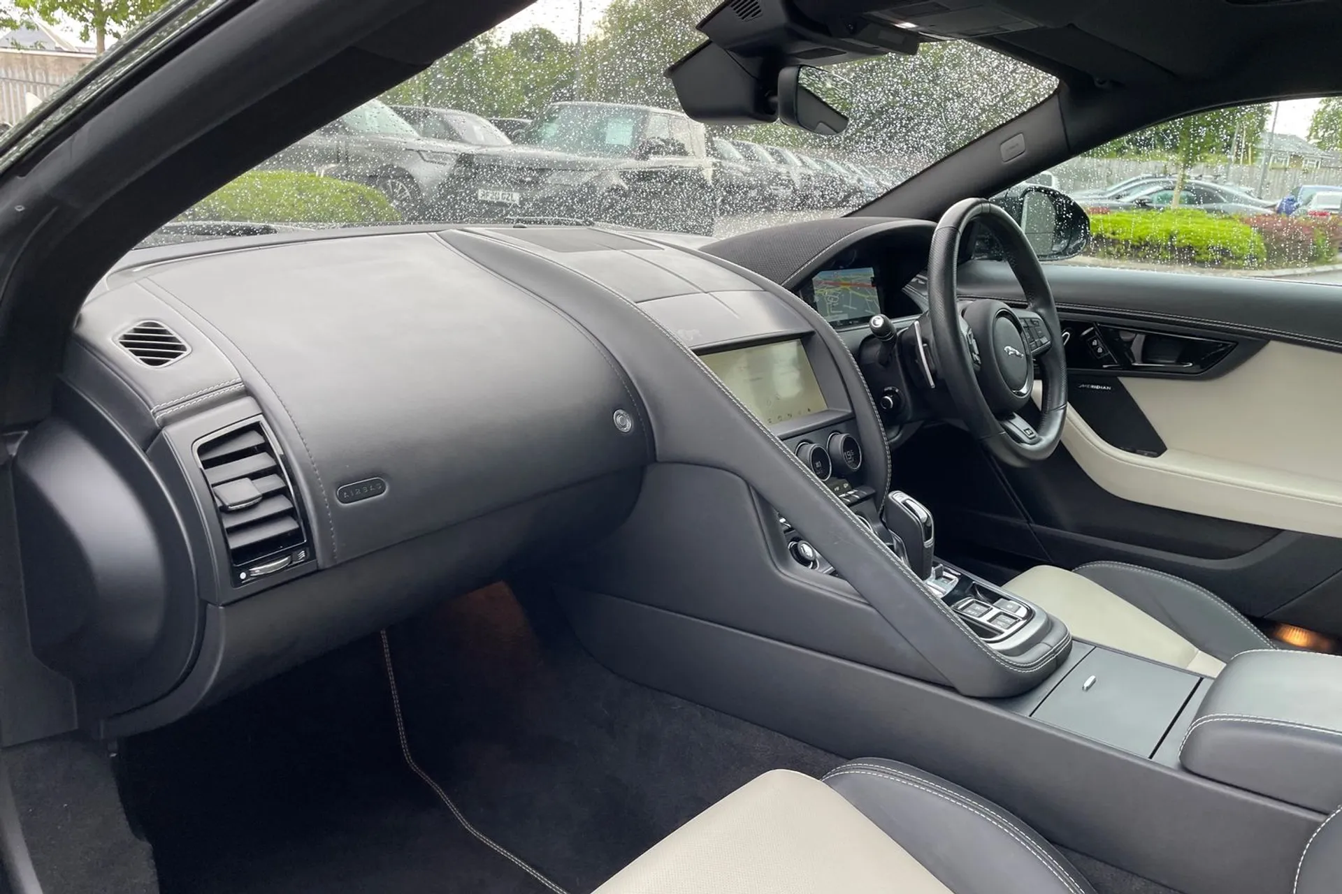Jaguar F-TYPE thumbnail image number 49