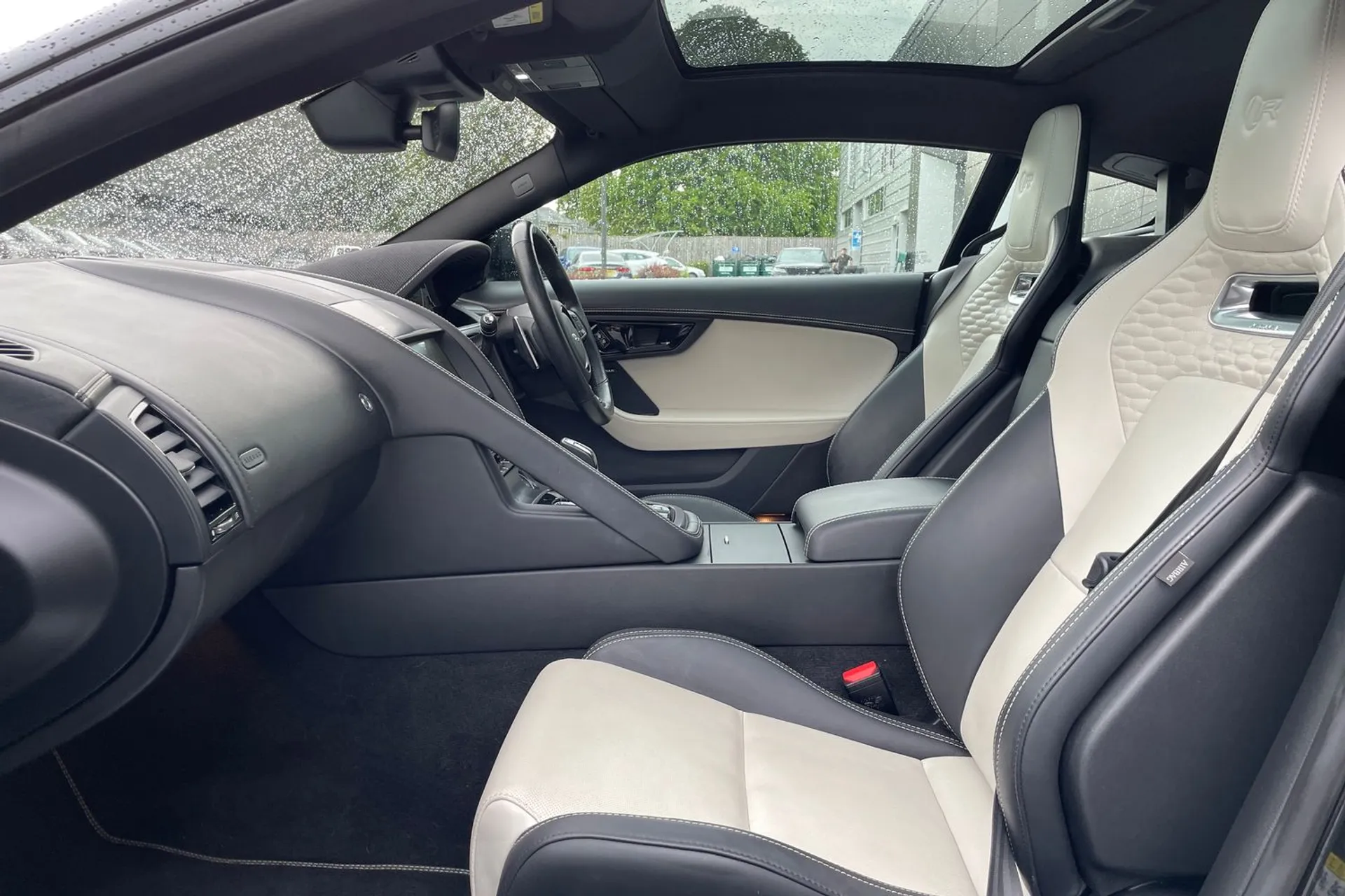 Jaguar F-TYPE thumbnail image number 10