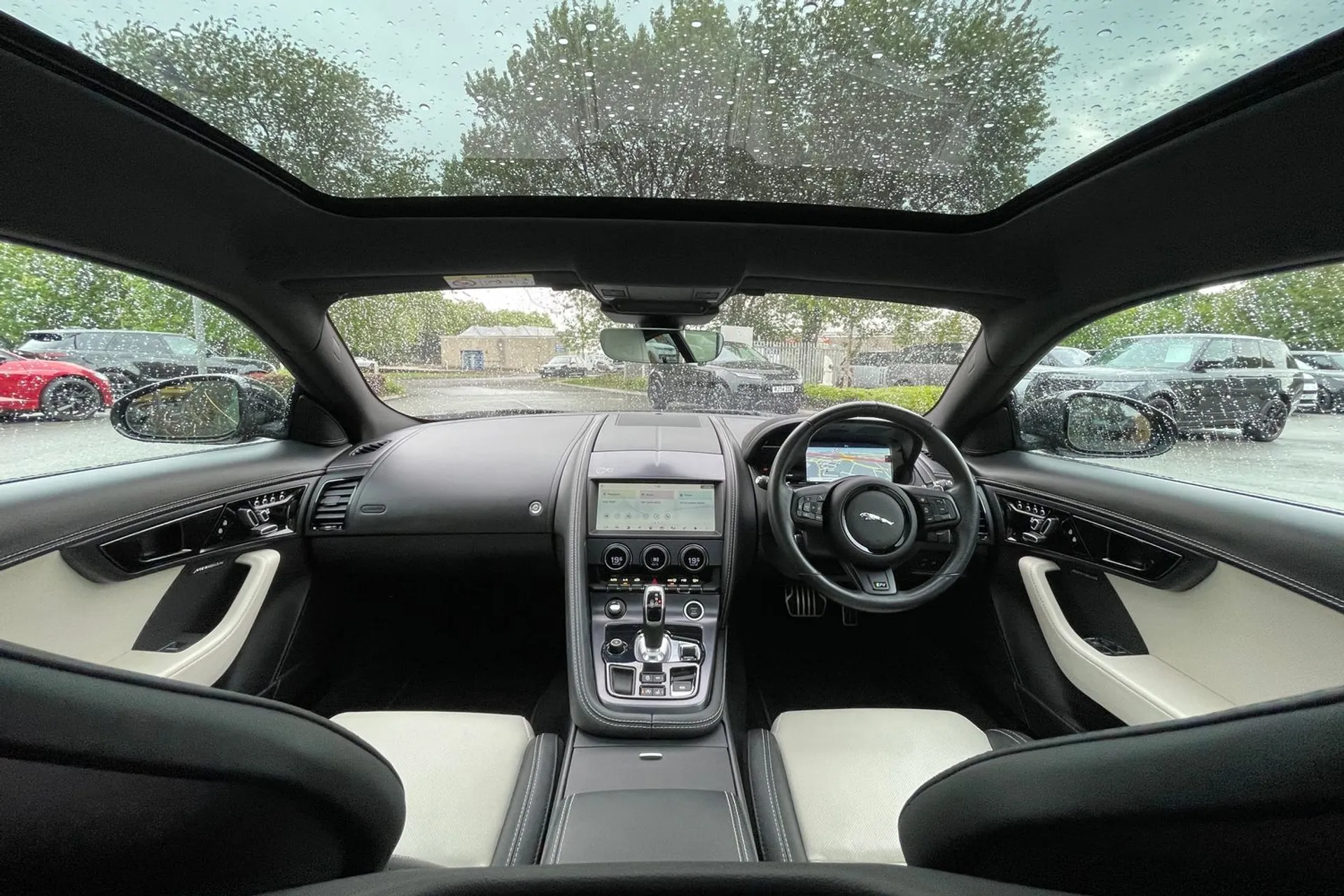 Jaguar F-TYPE thumbnail image number 3