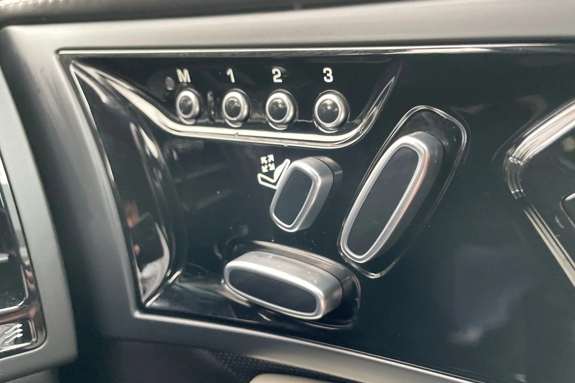 Jaguar F-TYPE thumbnail image number 52