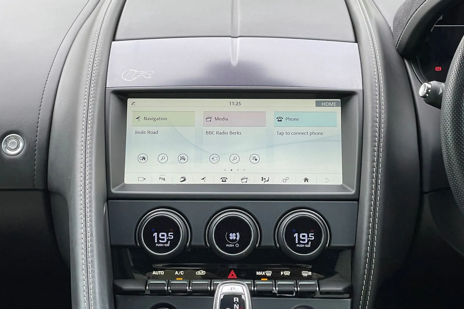 Jaguar F-TYPE thumbnail image number 23