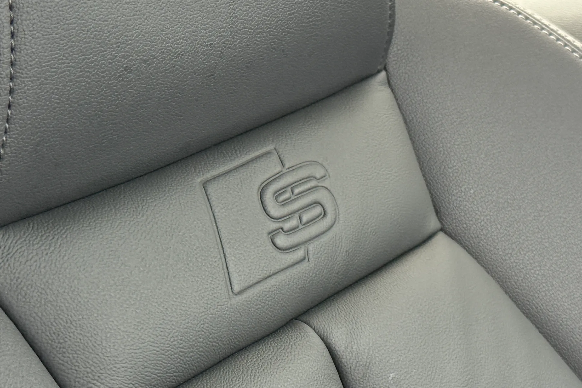 Audi A3 thumbnail image number 32