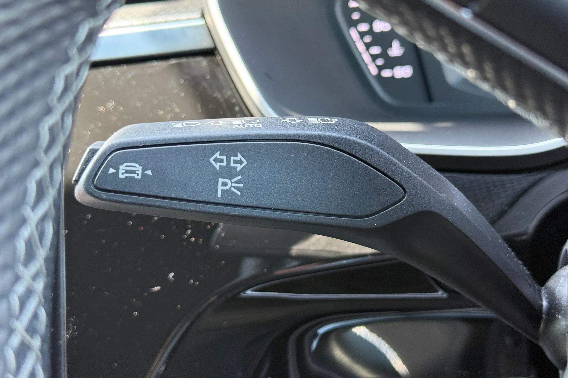 Audi Q3 thumbnail image number 16