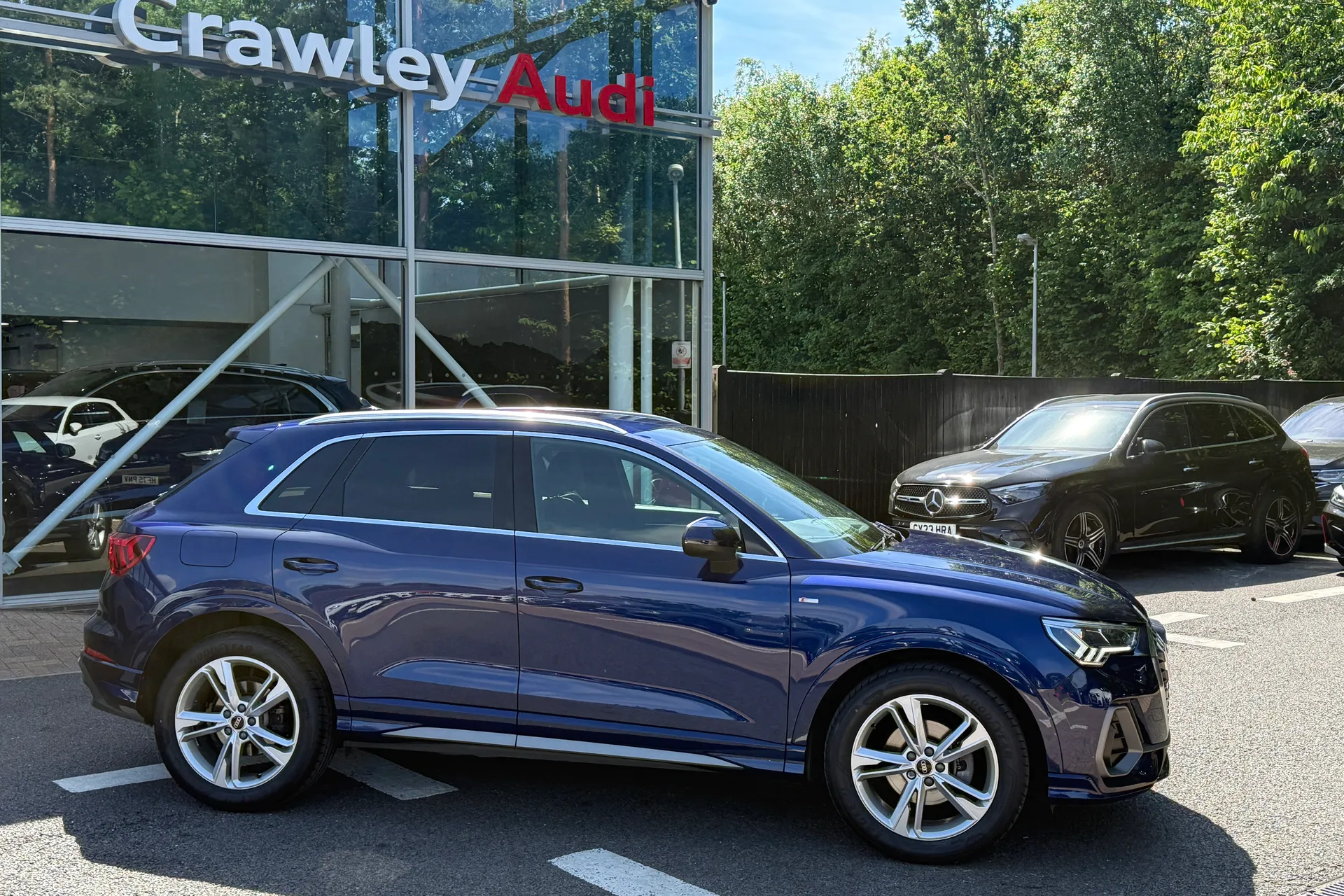 Audi Q3 thumbnail image number 2