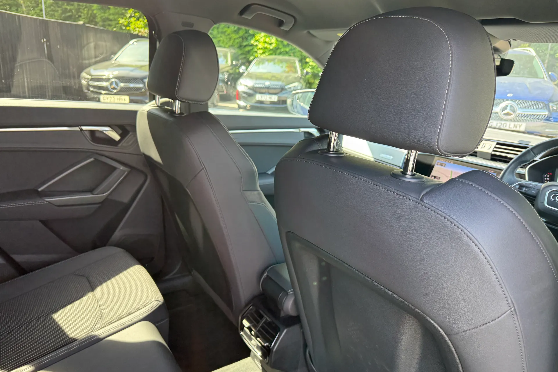 Audi Q3 thumbnail image number 35