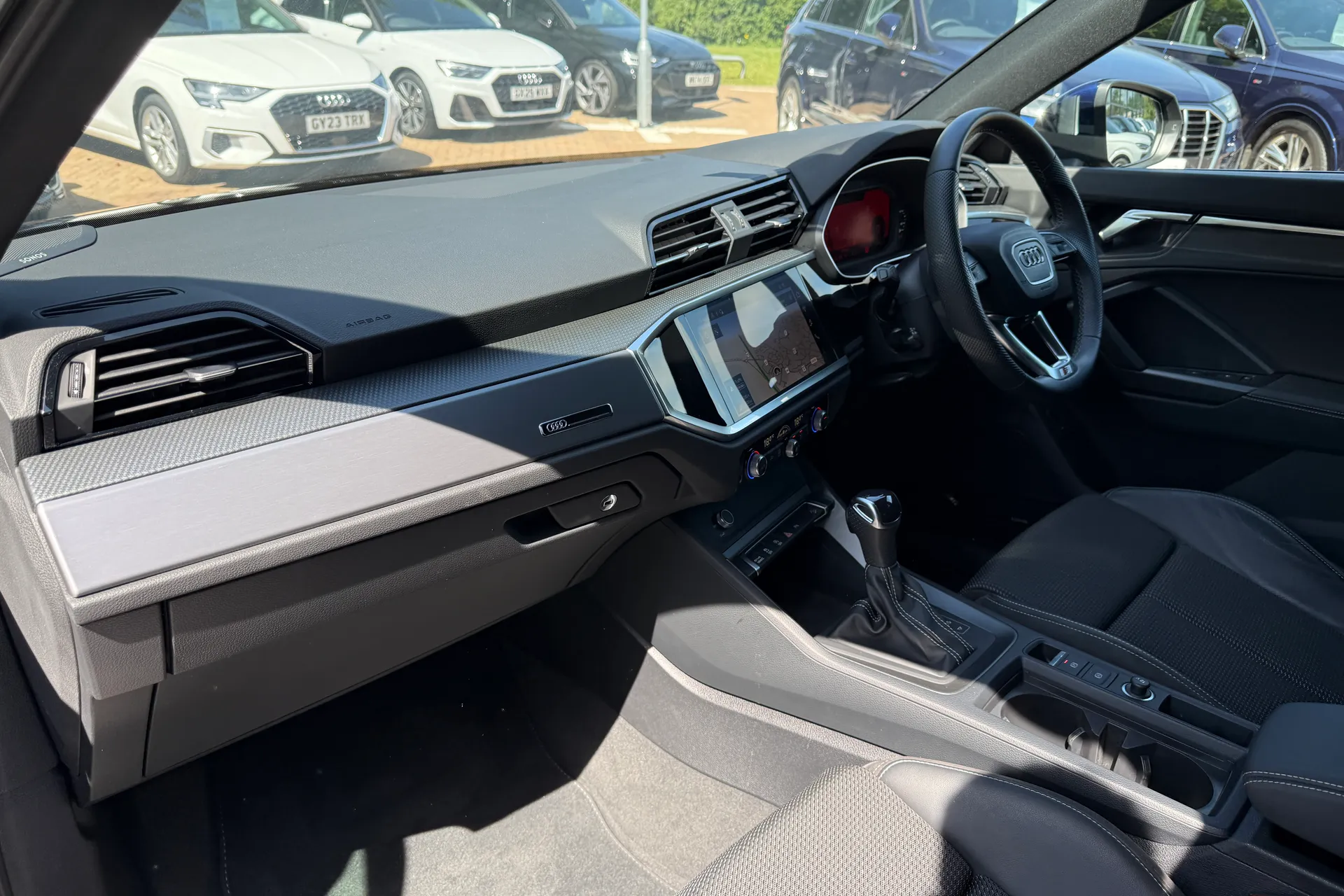 Audi Q3 thumbnail image number 51