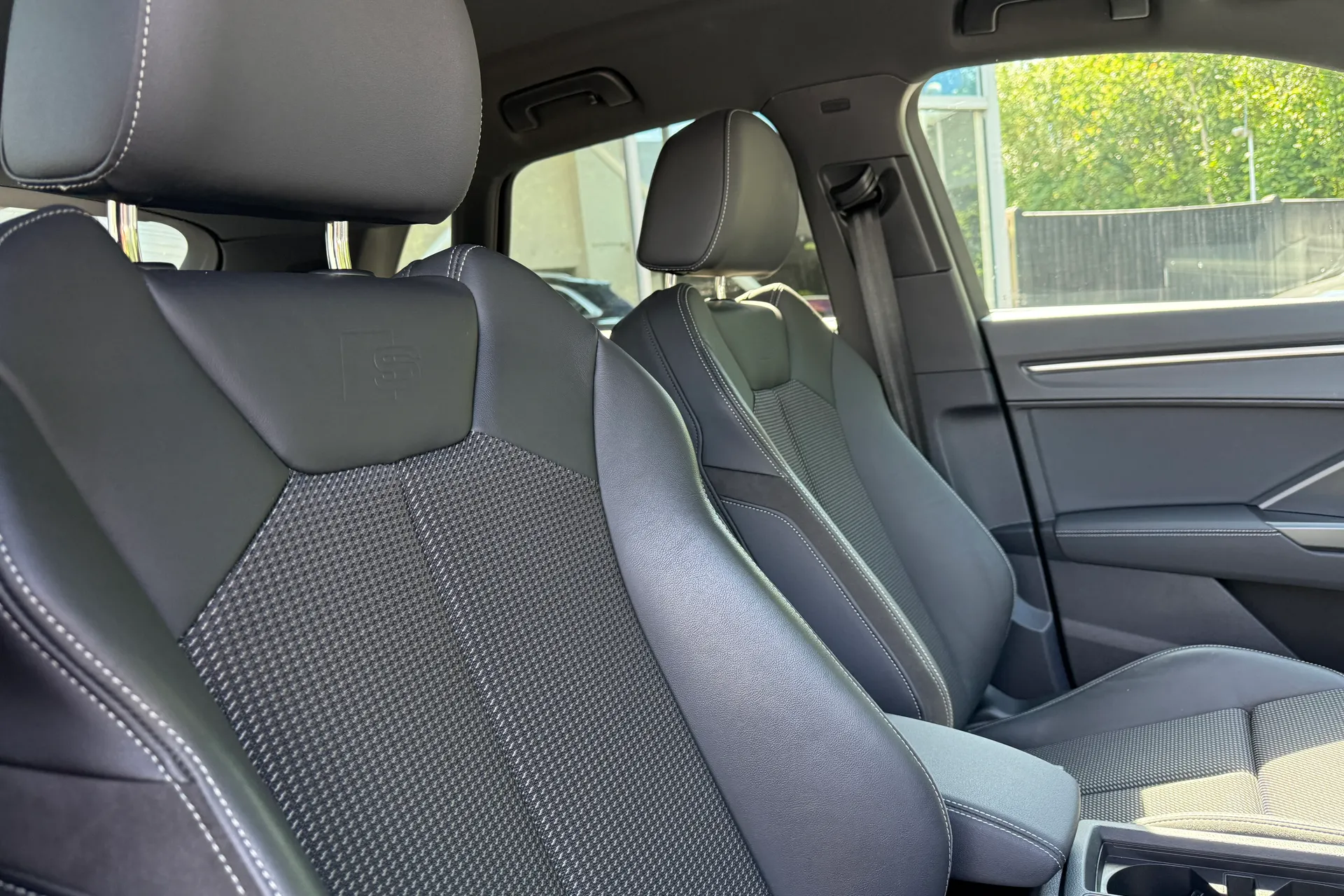Audi Q3 thumbnail image number 29