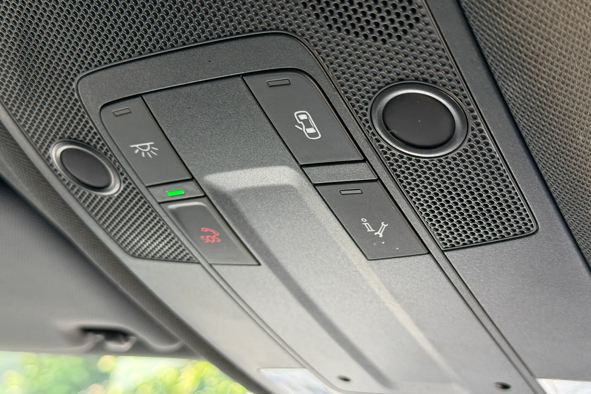Audi Q3 thumbnail image number 21