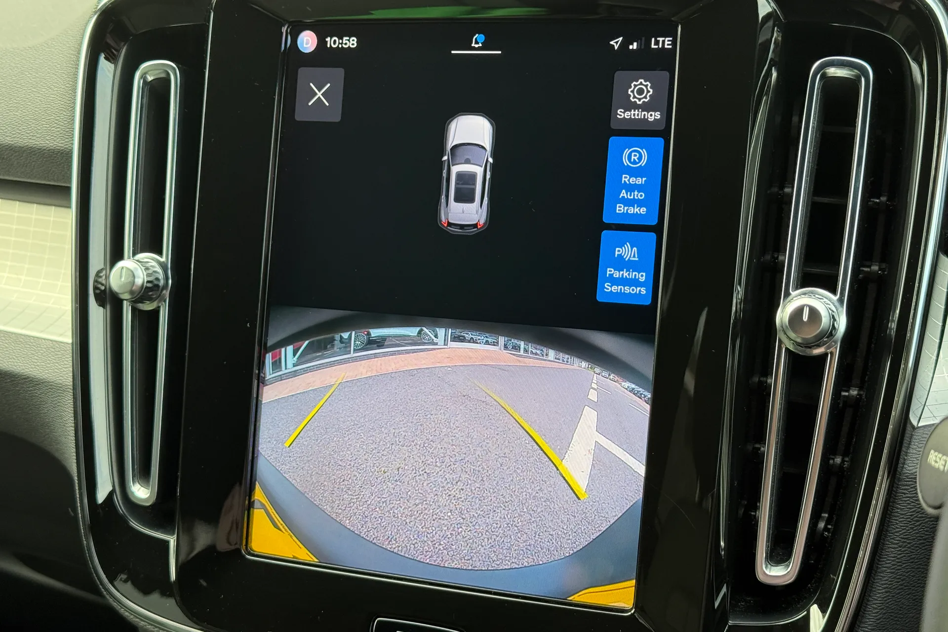 Volvo XC40 thumbnail image number 6