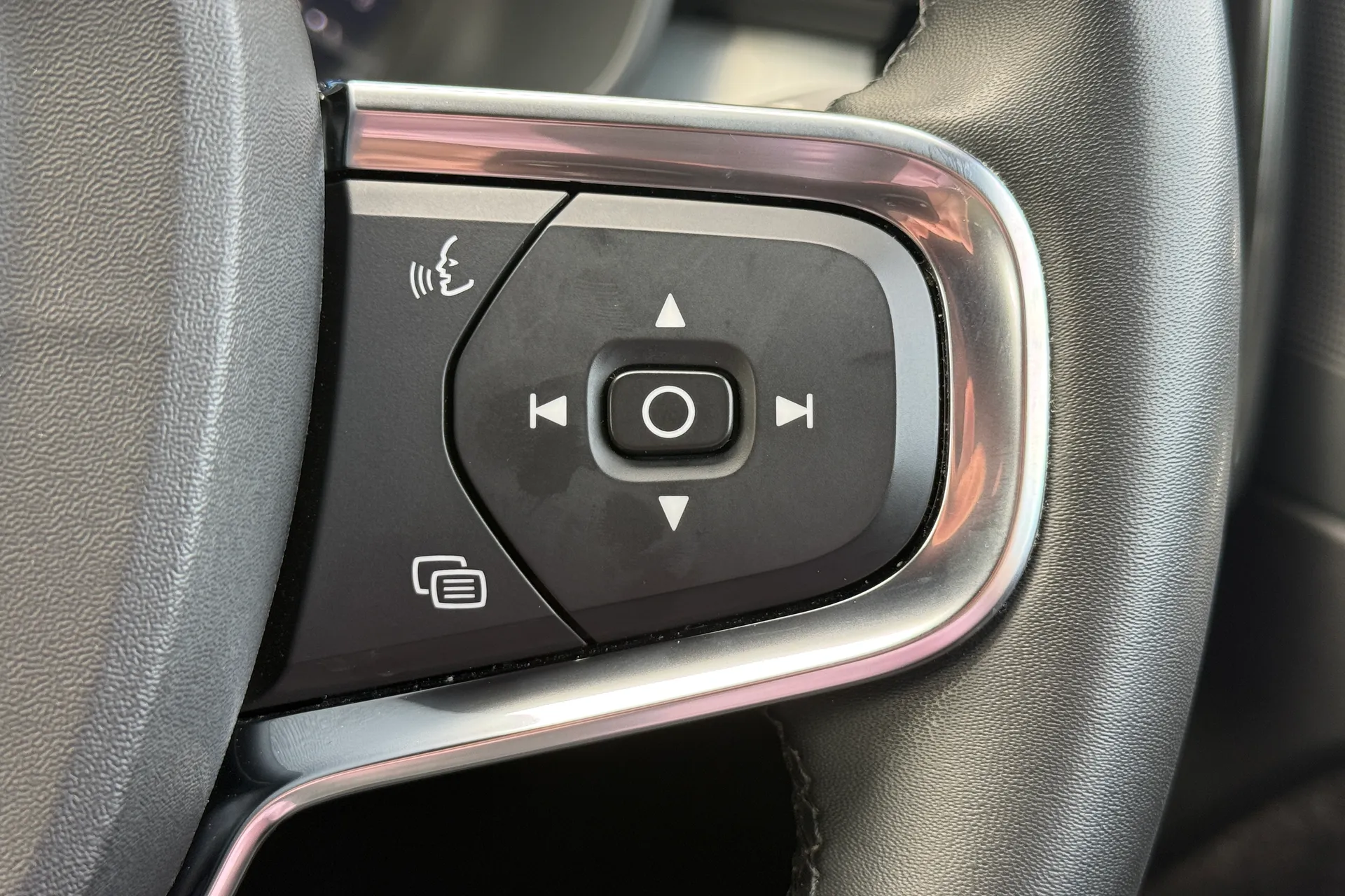Volvo XC40 thumbnail image number 16
