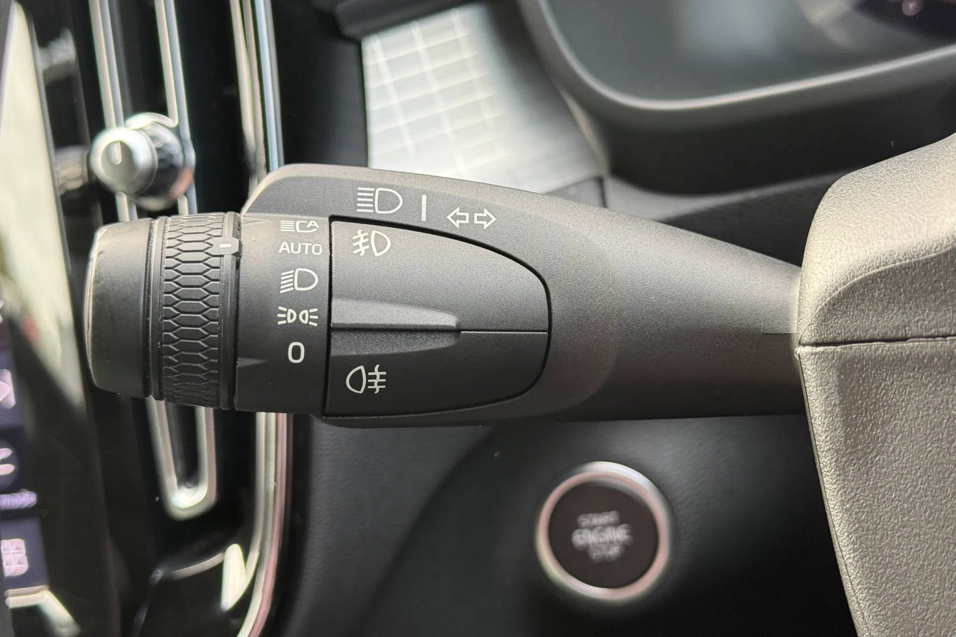 Volvo XC40 thumbnail image number 11
