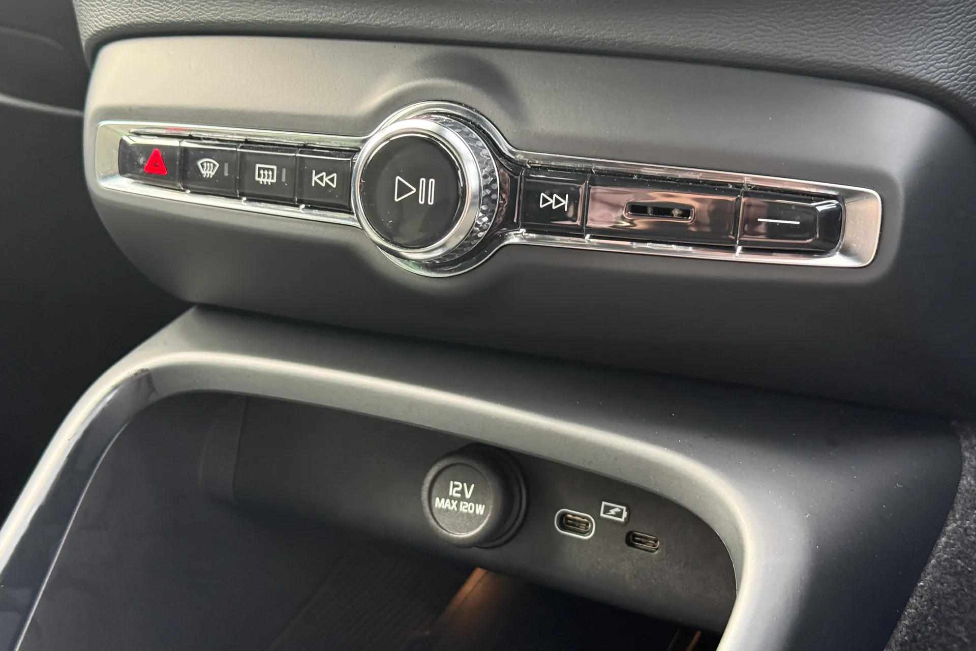 Volvo XC40 thumbnail image number 10
