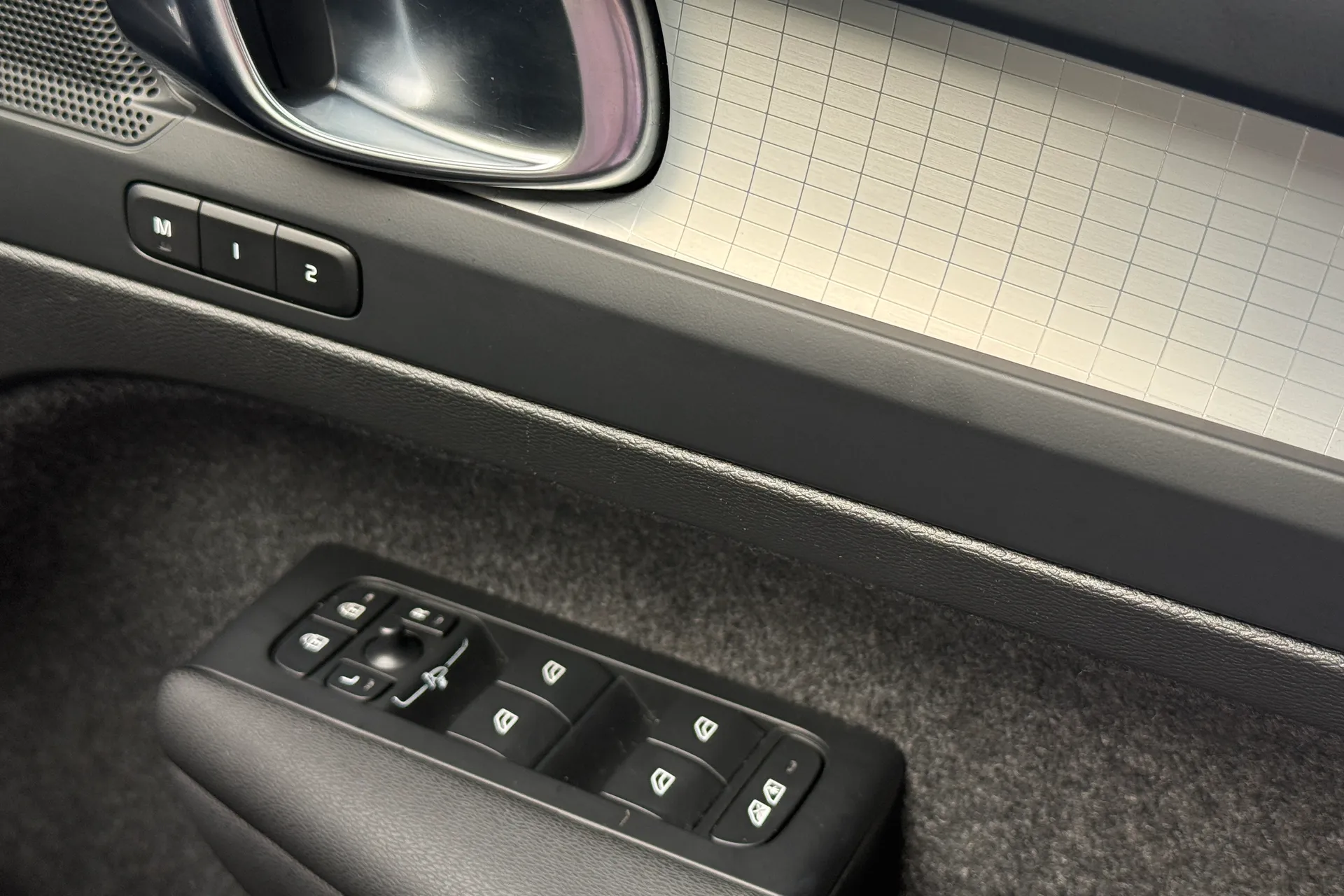 Volvo XC40 thumbnail image number 17
