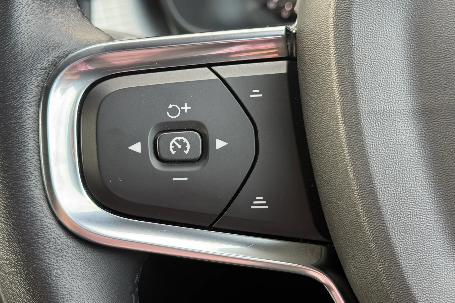 Volvo XC40 thumbnail image number 15