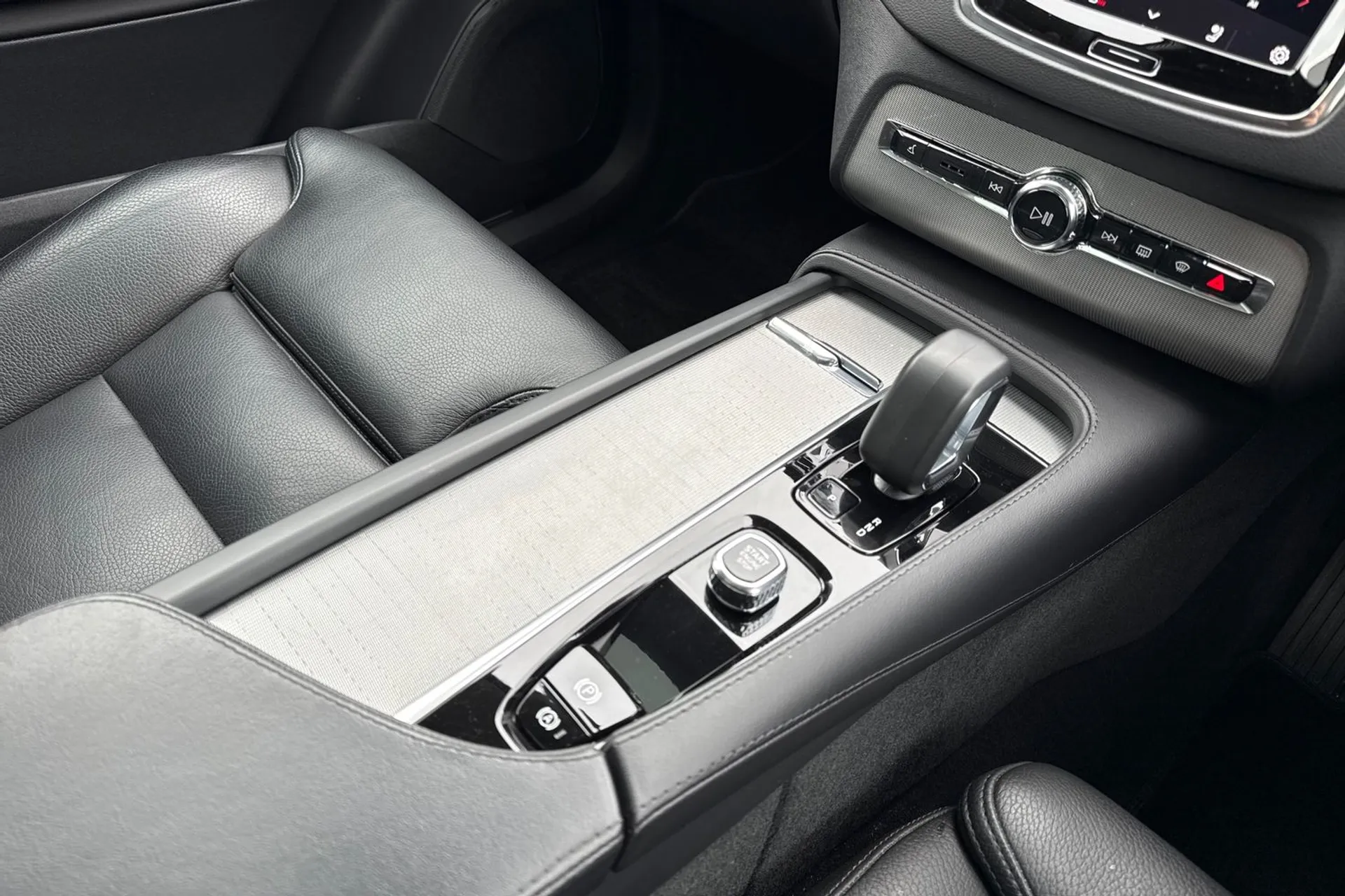 Volvo XC90 thumbnail image number 48