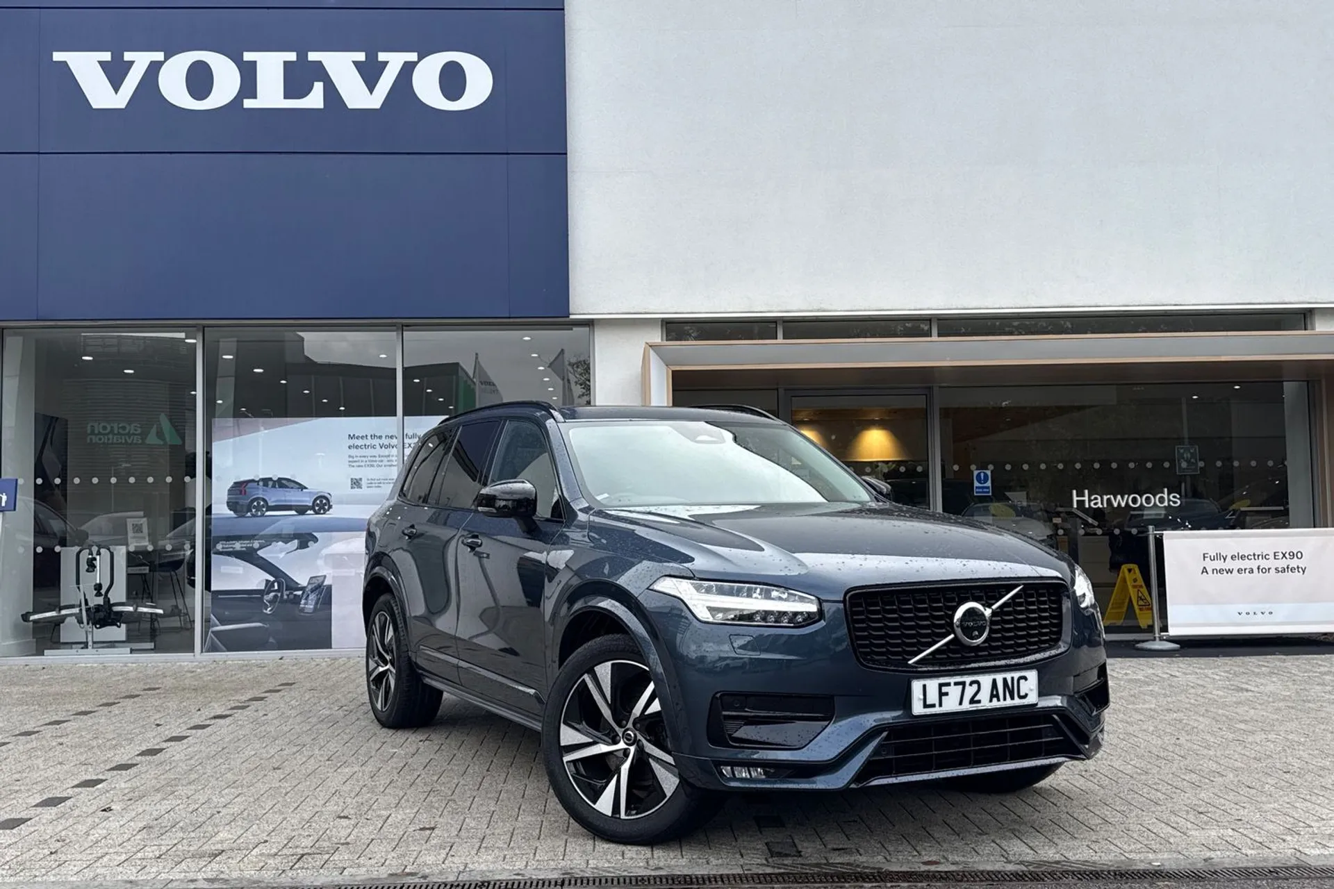 Volvo XC90 focused image