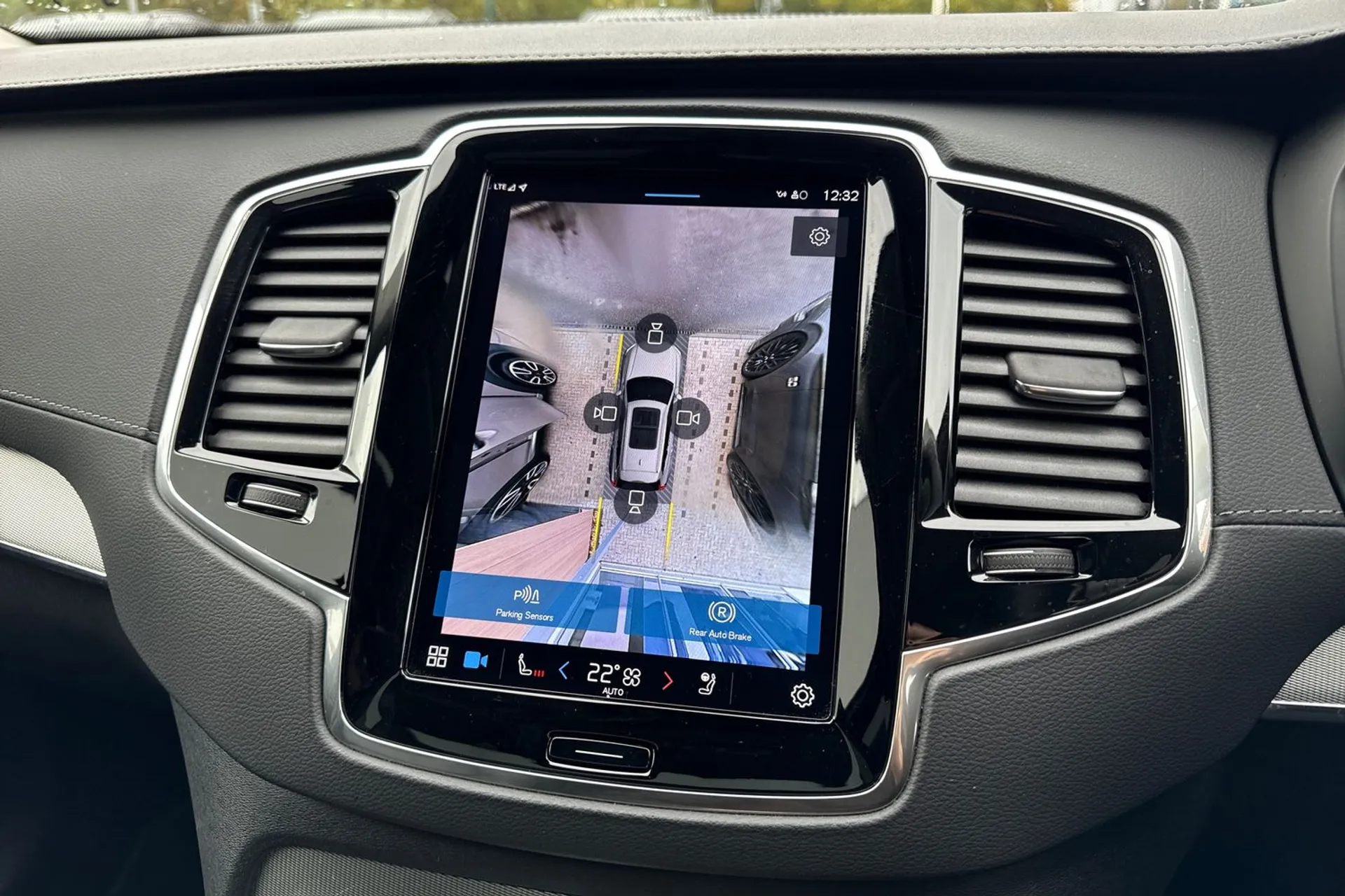 Volvo XC90 thumbnail image number 4