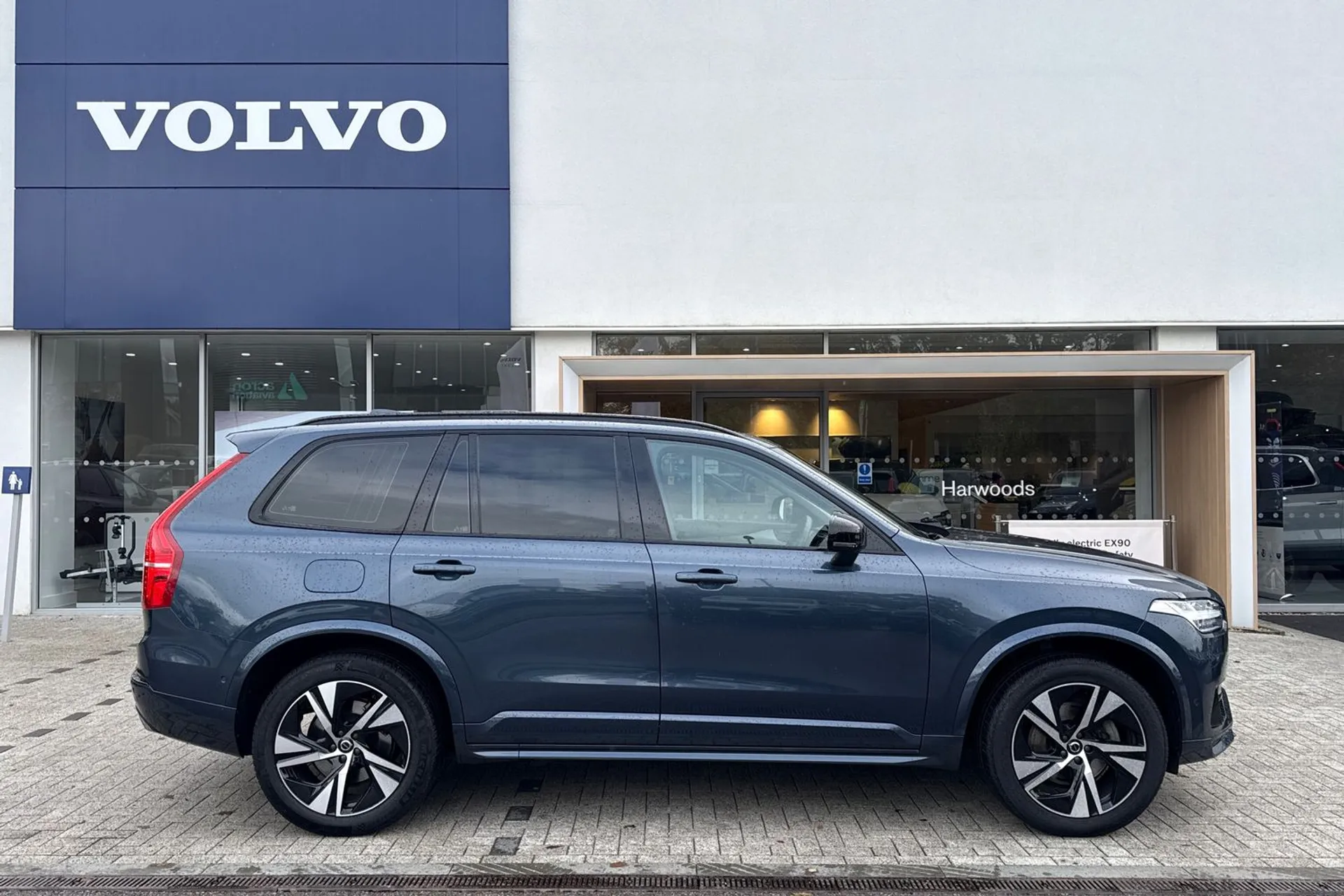 Volvo XC90 thumbnail image number 2