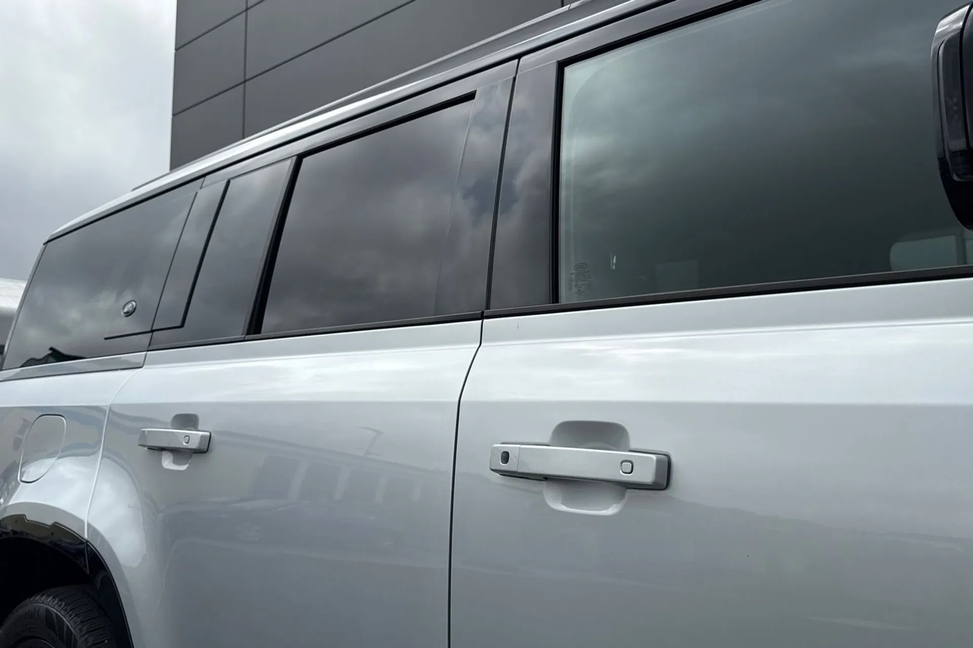 LAND ROVER DEFENDER thumbnail image number 27