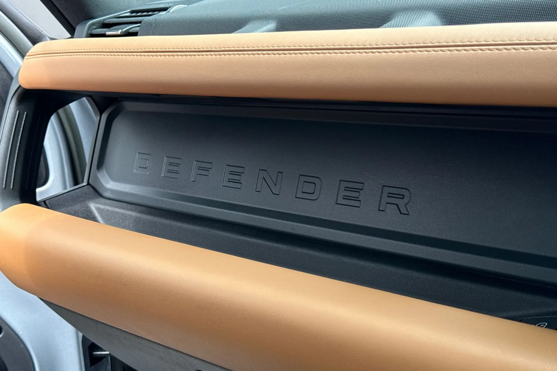 LAND ROVER DEFENDER thumbnail image number 60