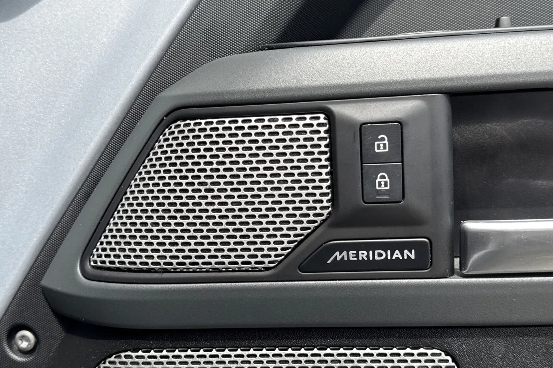 LAND ROVER DEFENDER thumbnail image number 21