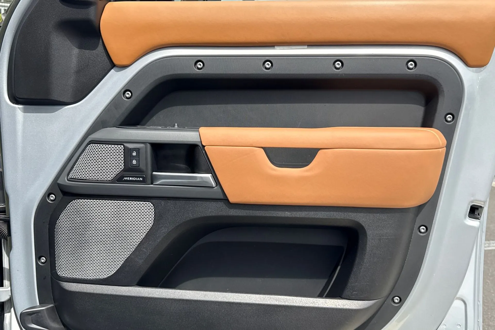 LAND ROVER DEFENDER thumbnail image number 20