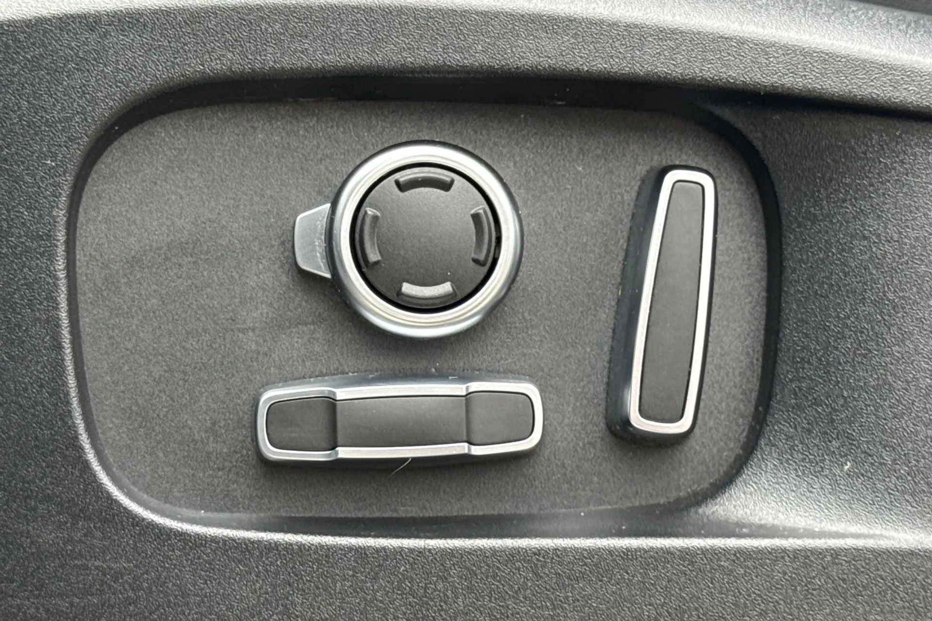 LAND ROVER DEFENDER thumbnail image number 48
