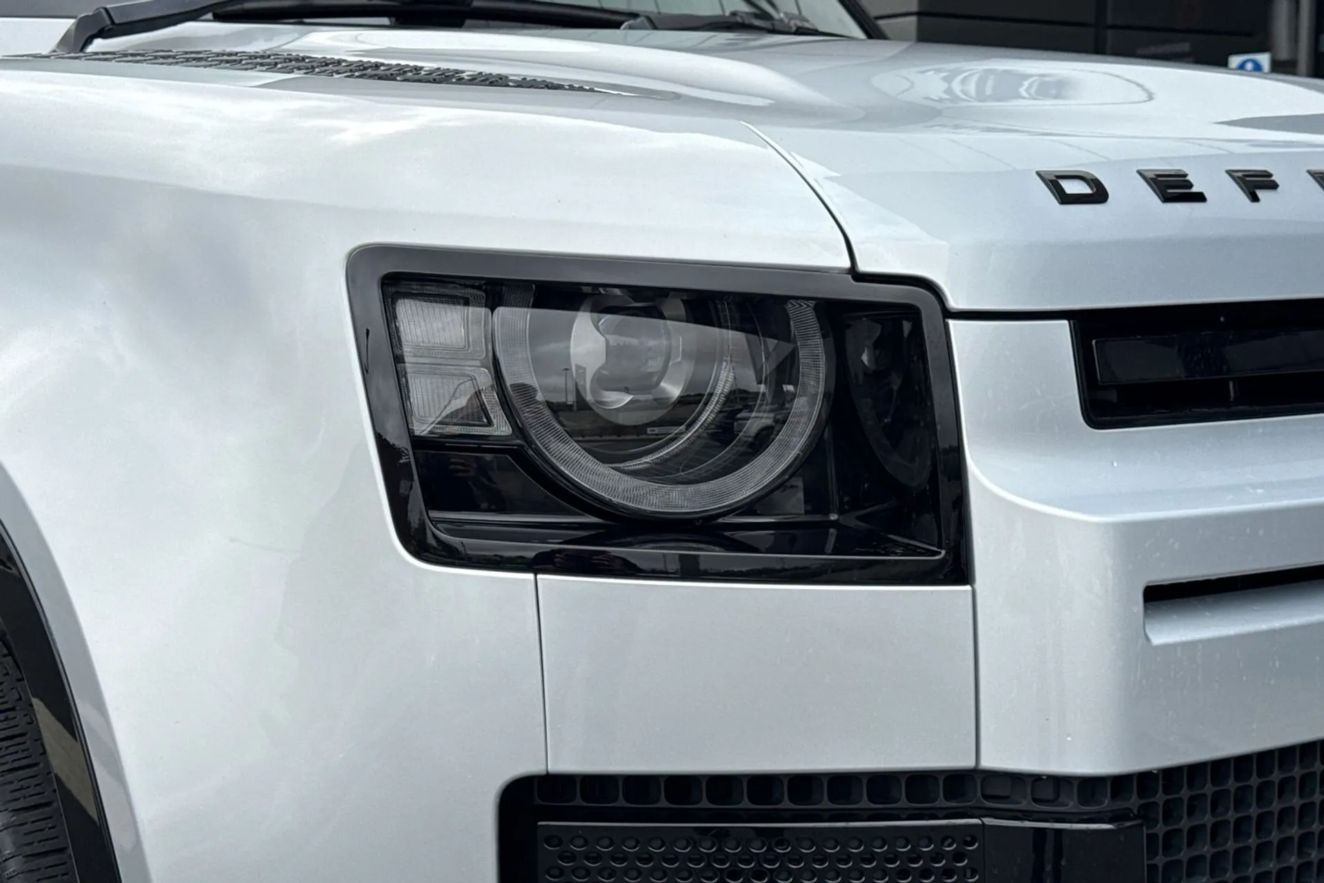LAND ROVER DEFENDER thumbnail image number 25