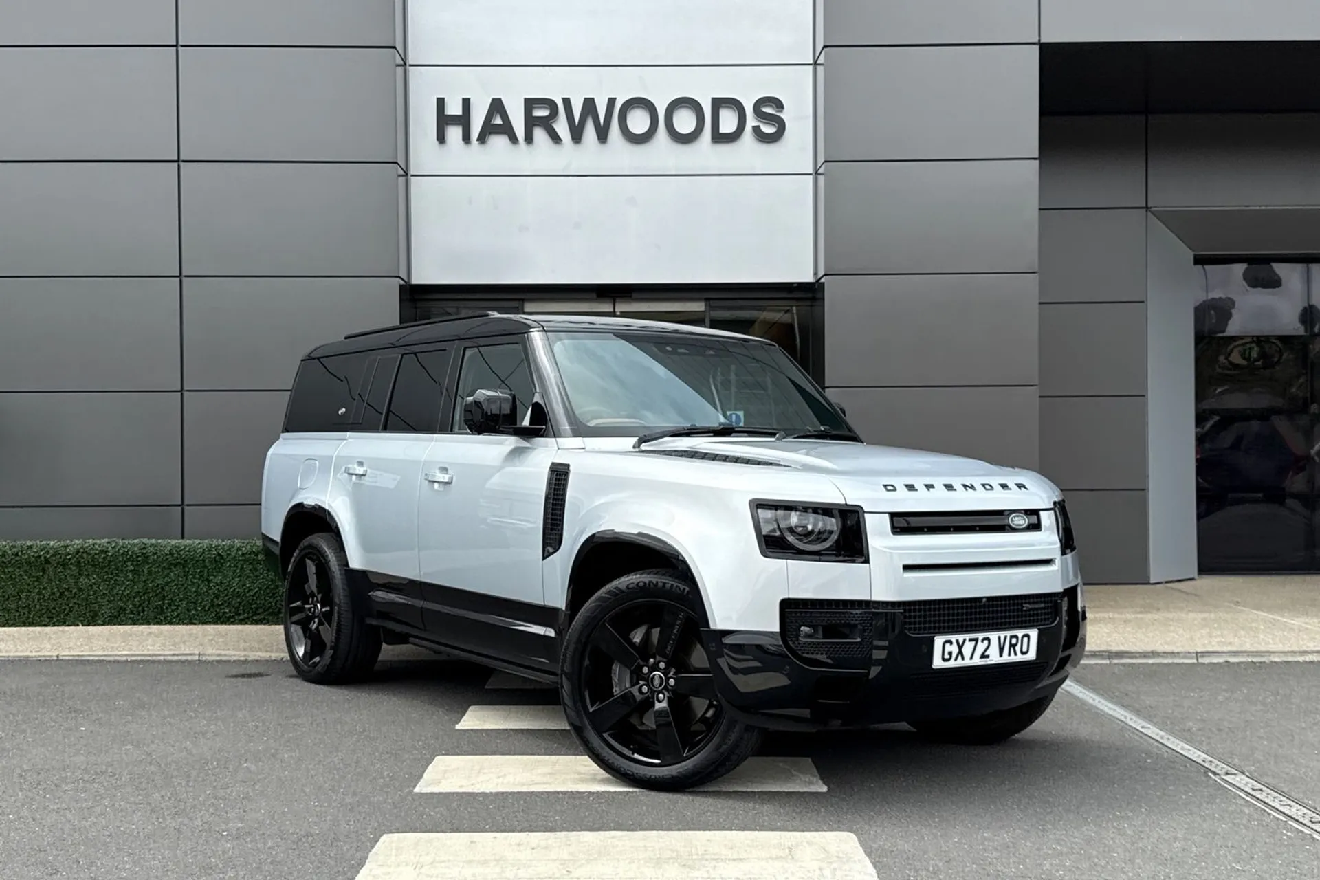LAND ROVER DEFENDER focused image