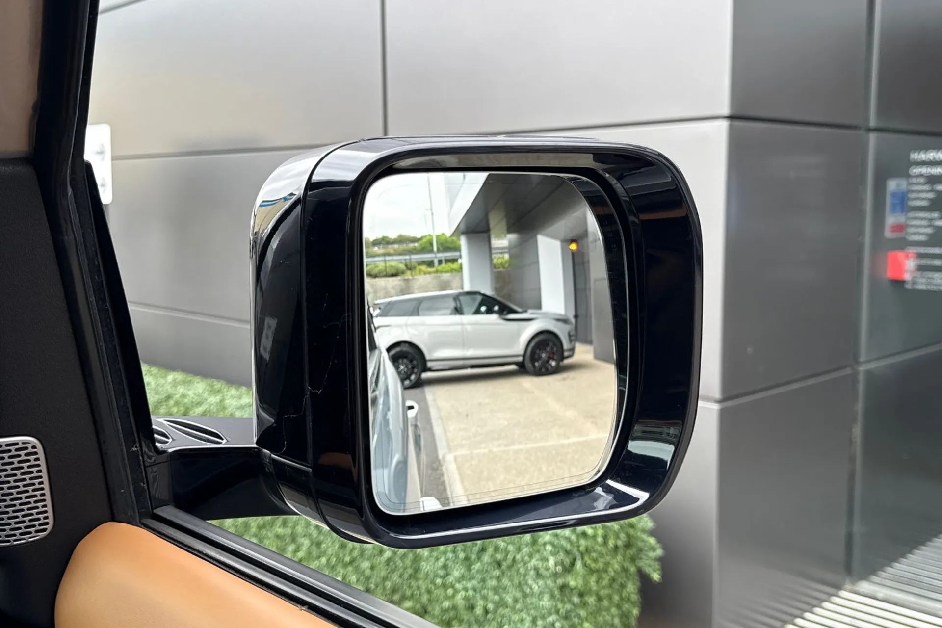 LAND ROVER DEFENDER thumbnail image number 14