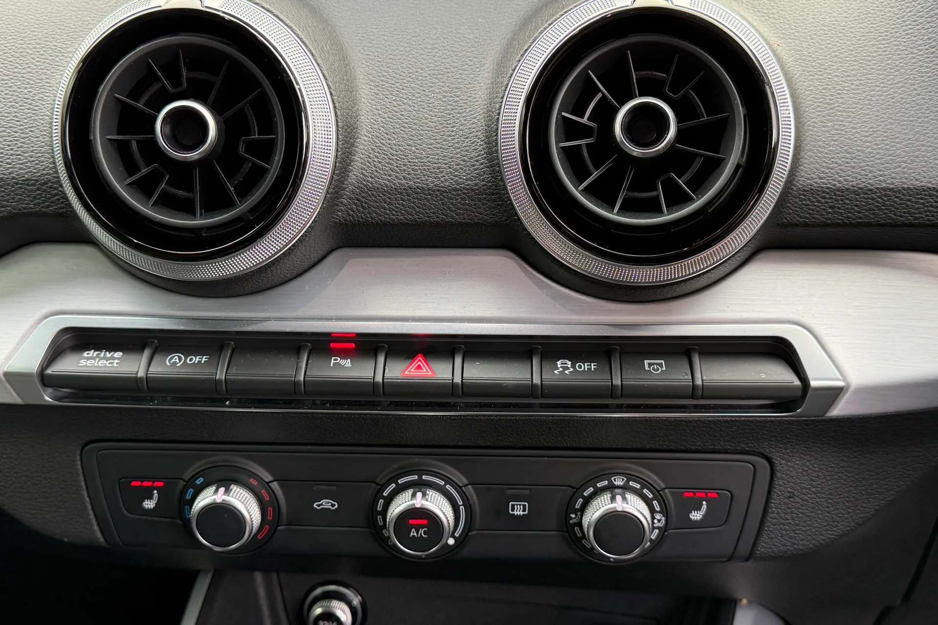 Audi Q2 thumbnail image number 48