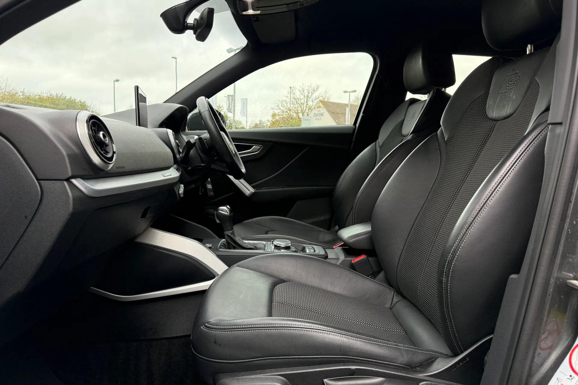 Audi Q2 thumbnail image number 18