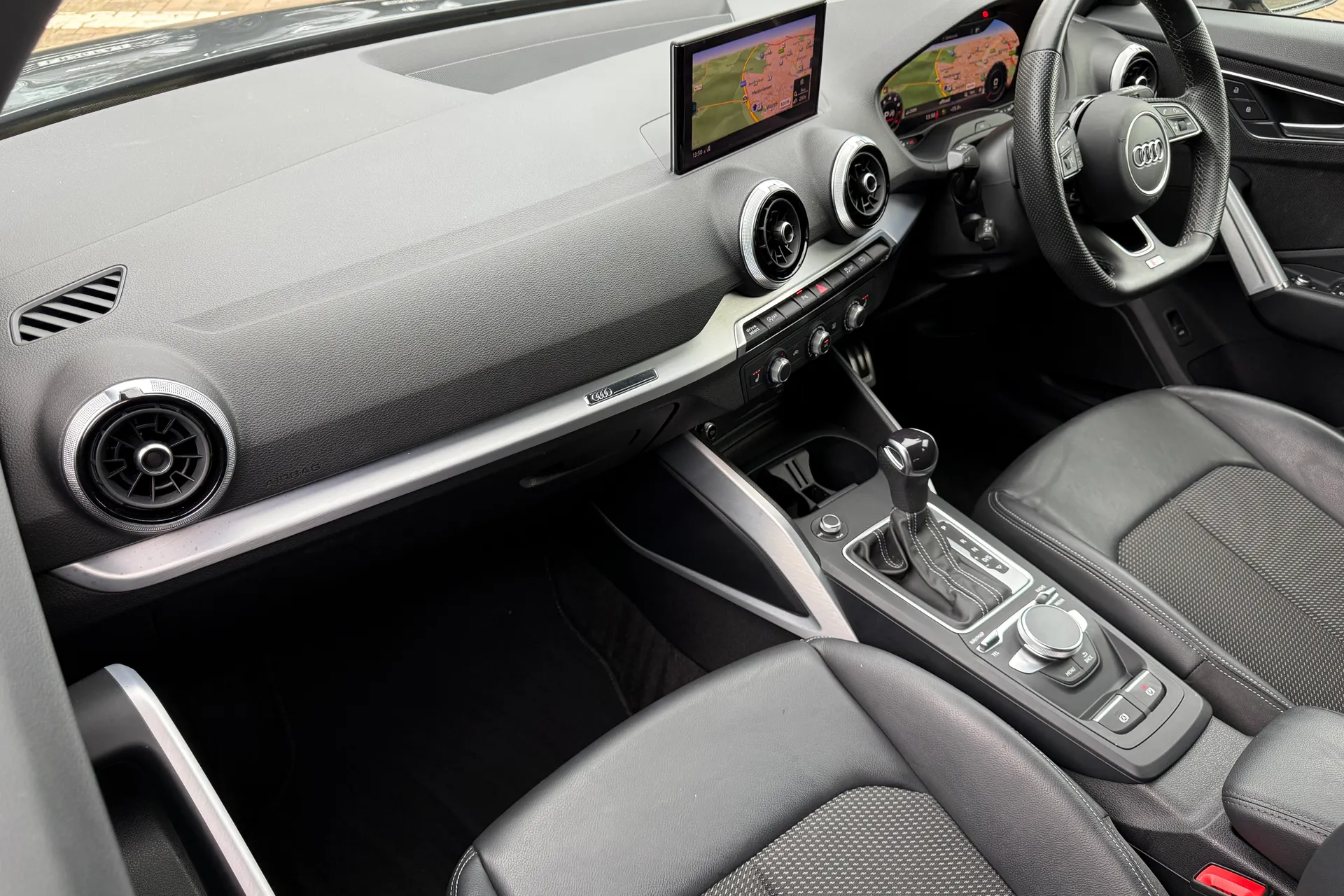 Audi Q2 thumbnail image number 17