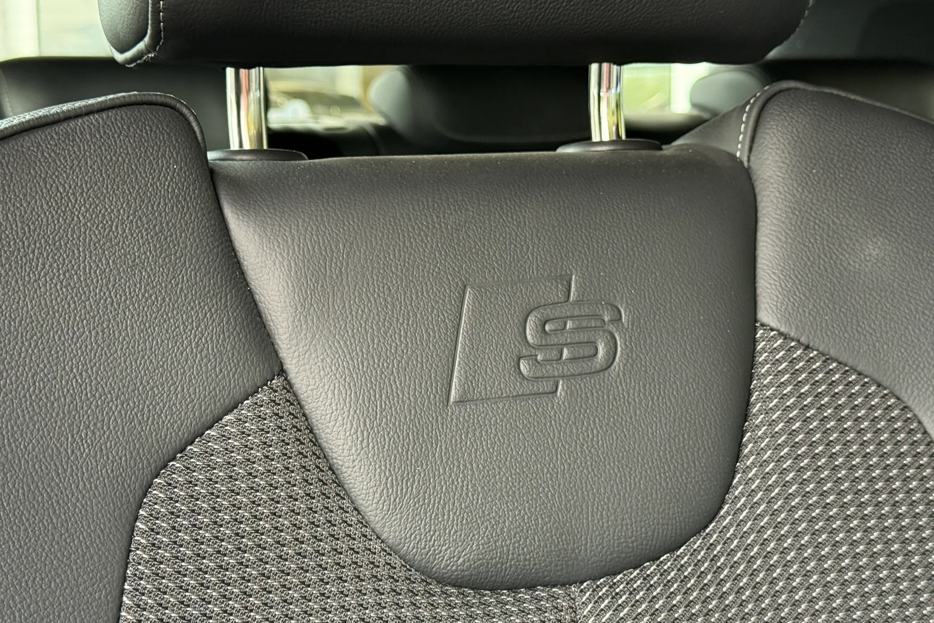 Audi Q2 thumbnail image number 39