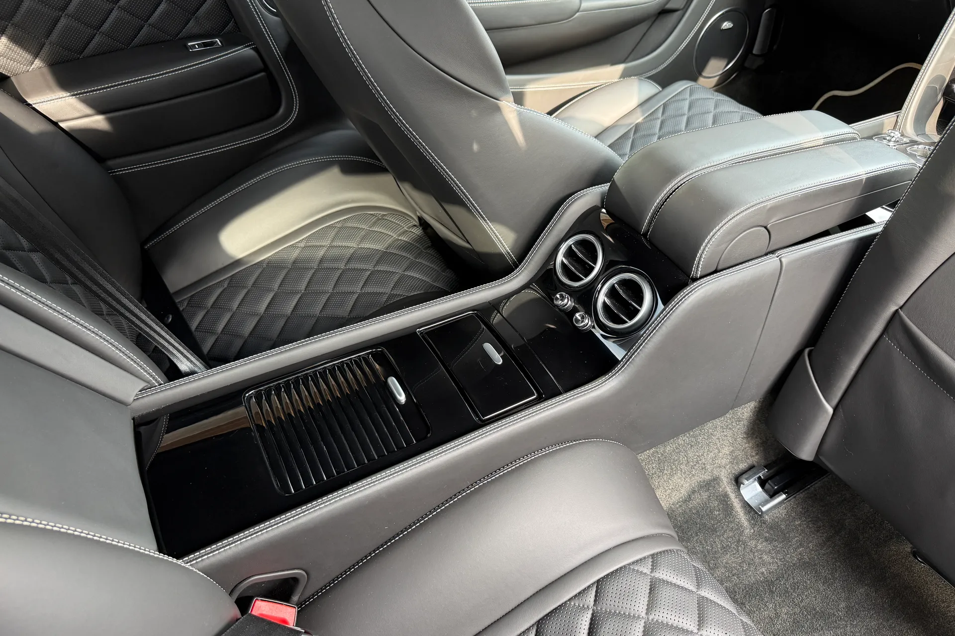 Bentley CONTINENTAL GT thumbnail image number 13