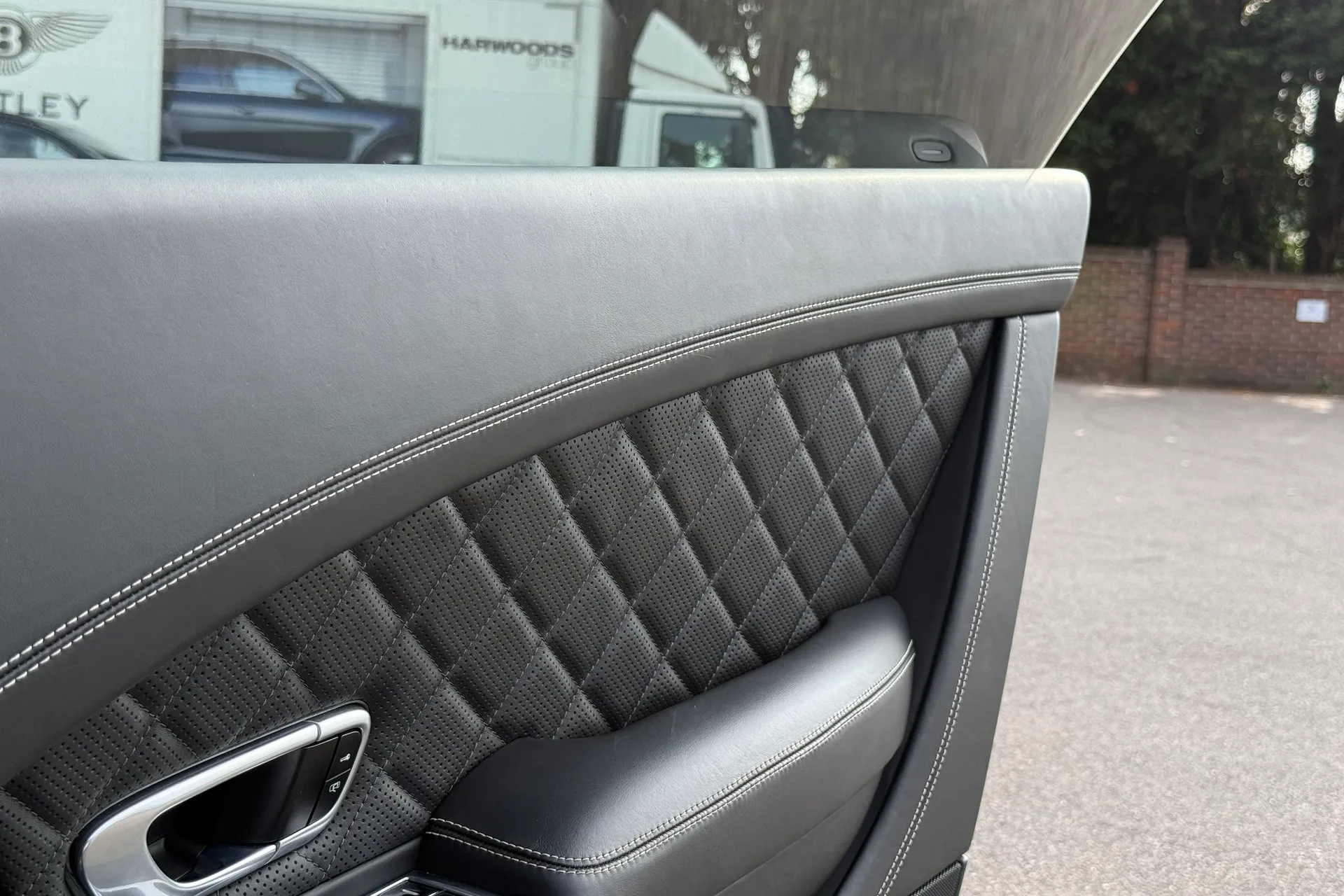 Bentley CONTINENTAL GT thumbnail image number 14