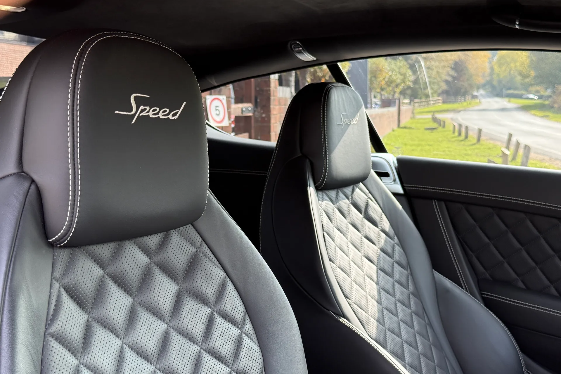 Bentley CONTINENTAL GT thumbnail image number 26