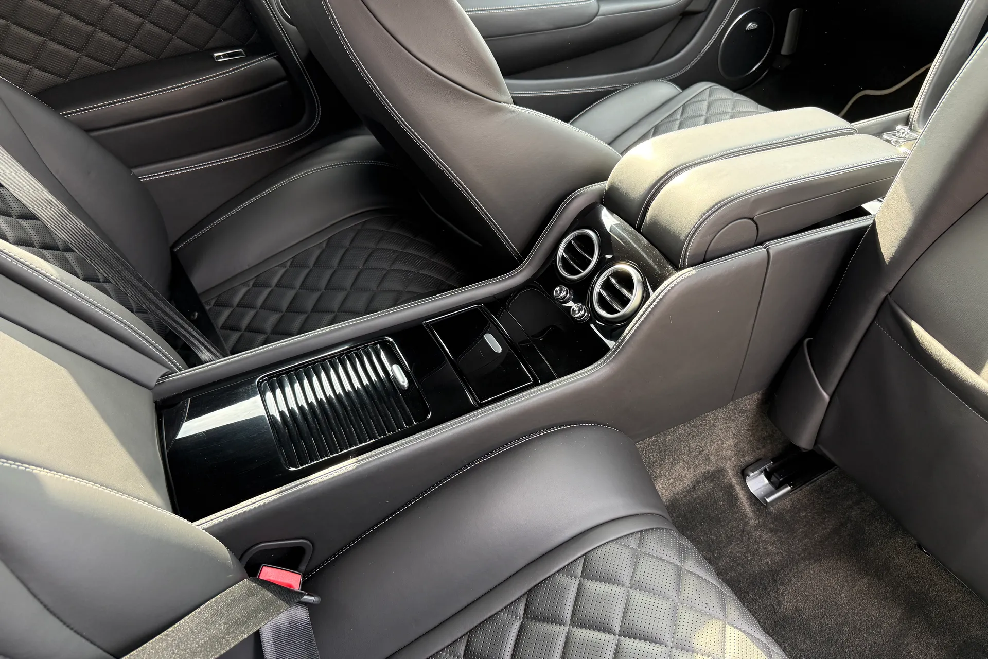 Bentley CONTINENTAL GT thumbnail image number 27